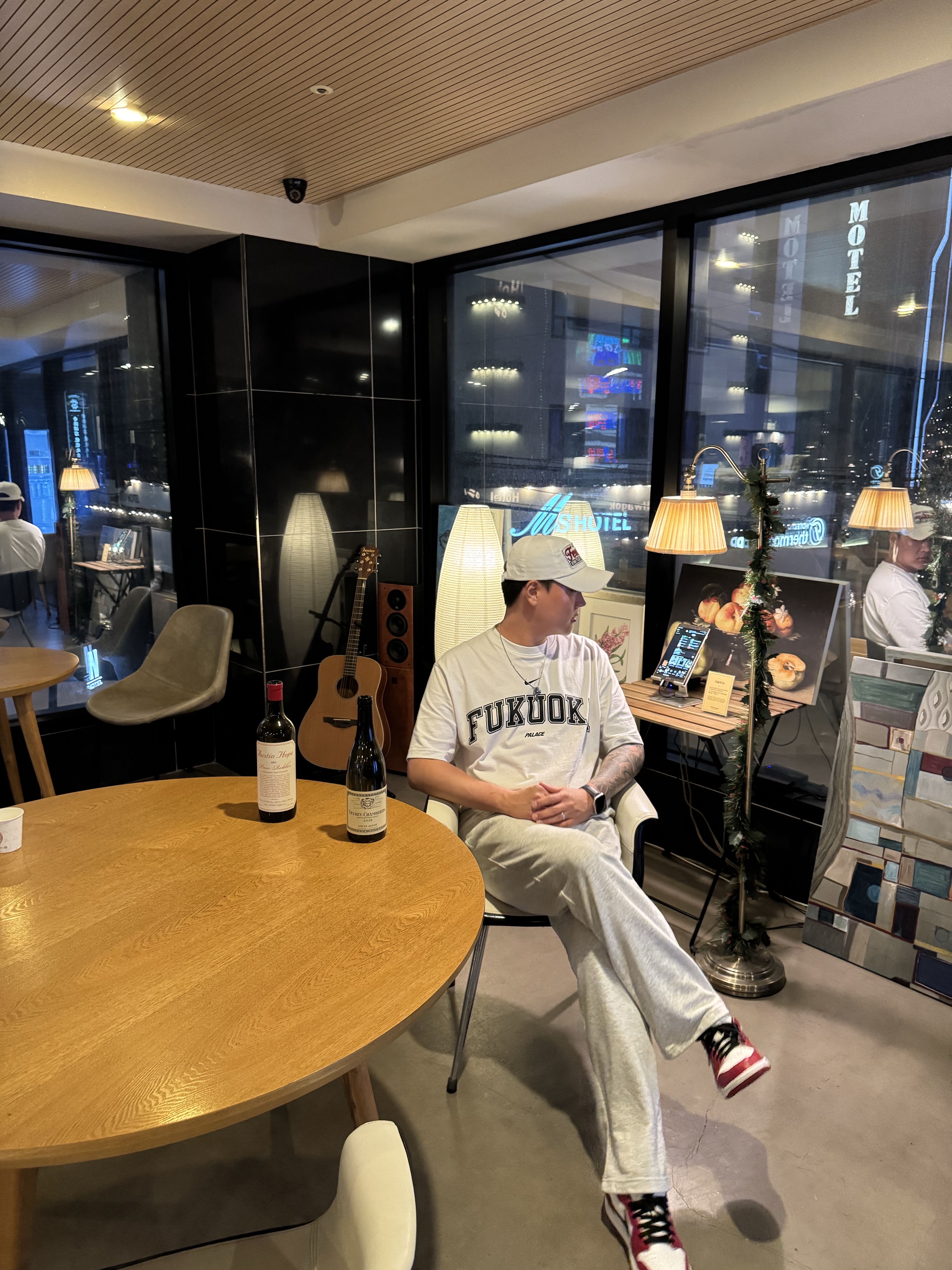 Palace x Nike Shop T-Shirt Fukuoka White - 26SS, Jordan 1 Retro Low OG Chicago 착용 스타일 - 2