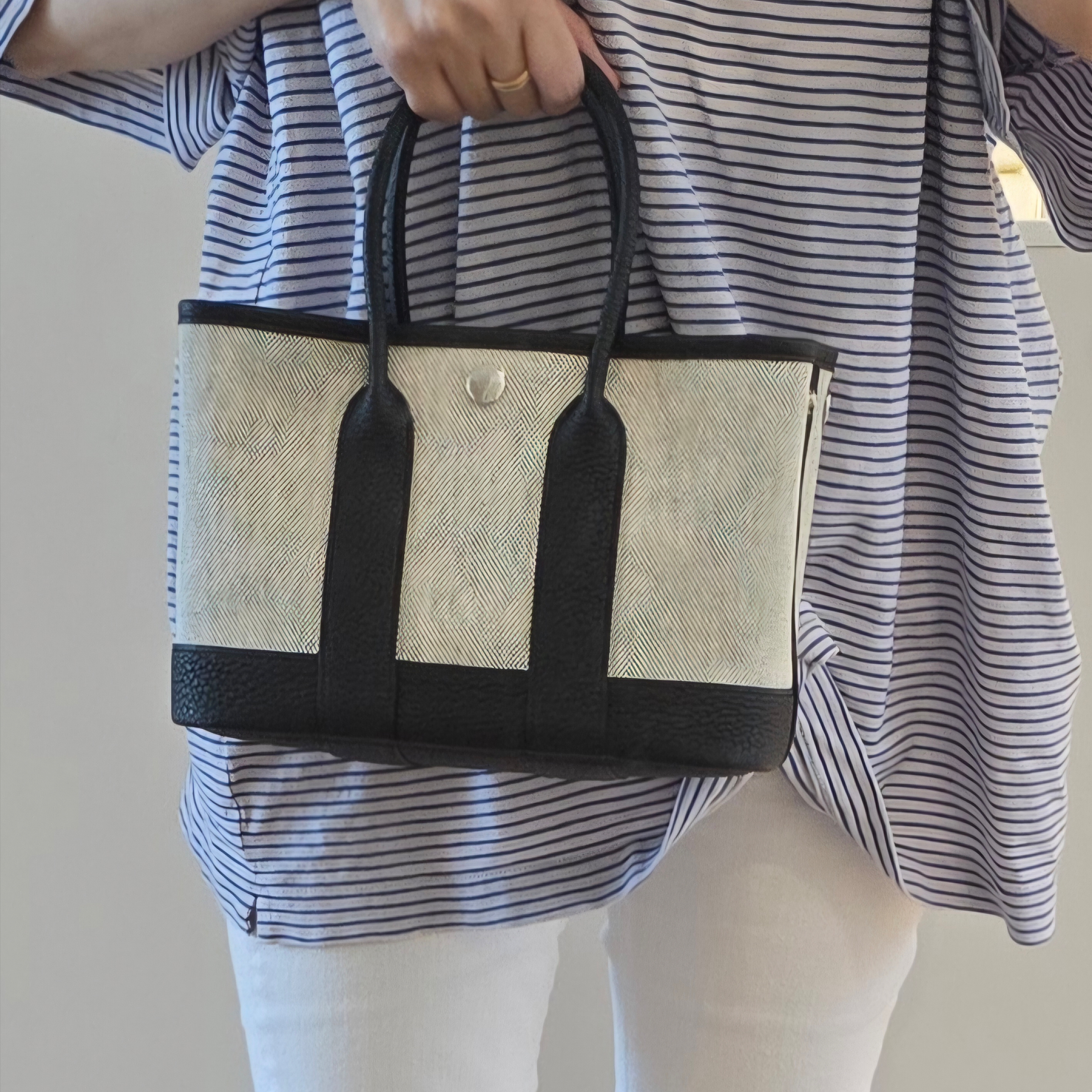 Hermes Neo Garden Party 23 Bag Viking Canvas Negonda & Palladium Ecru Noir Noir 착용 스타일