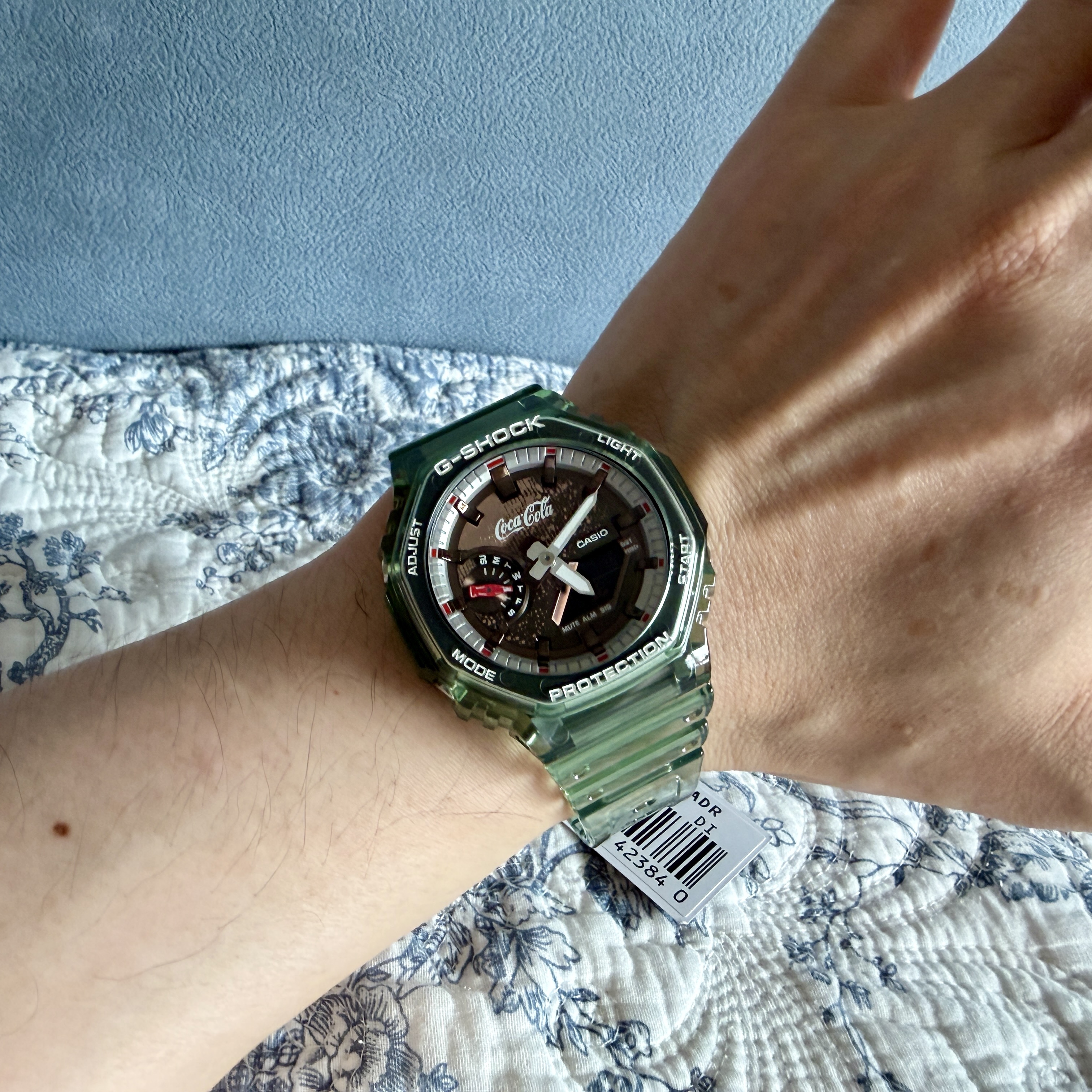 Casio G-Shock x Coca-Cola GA-2100CC-3A 착용 스타일 - 4
