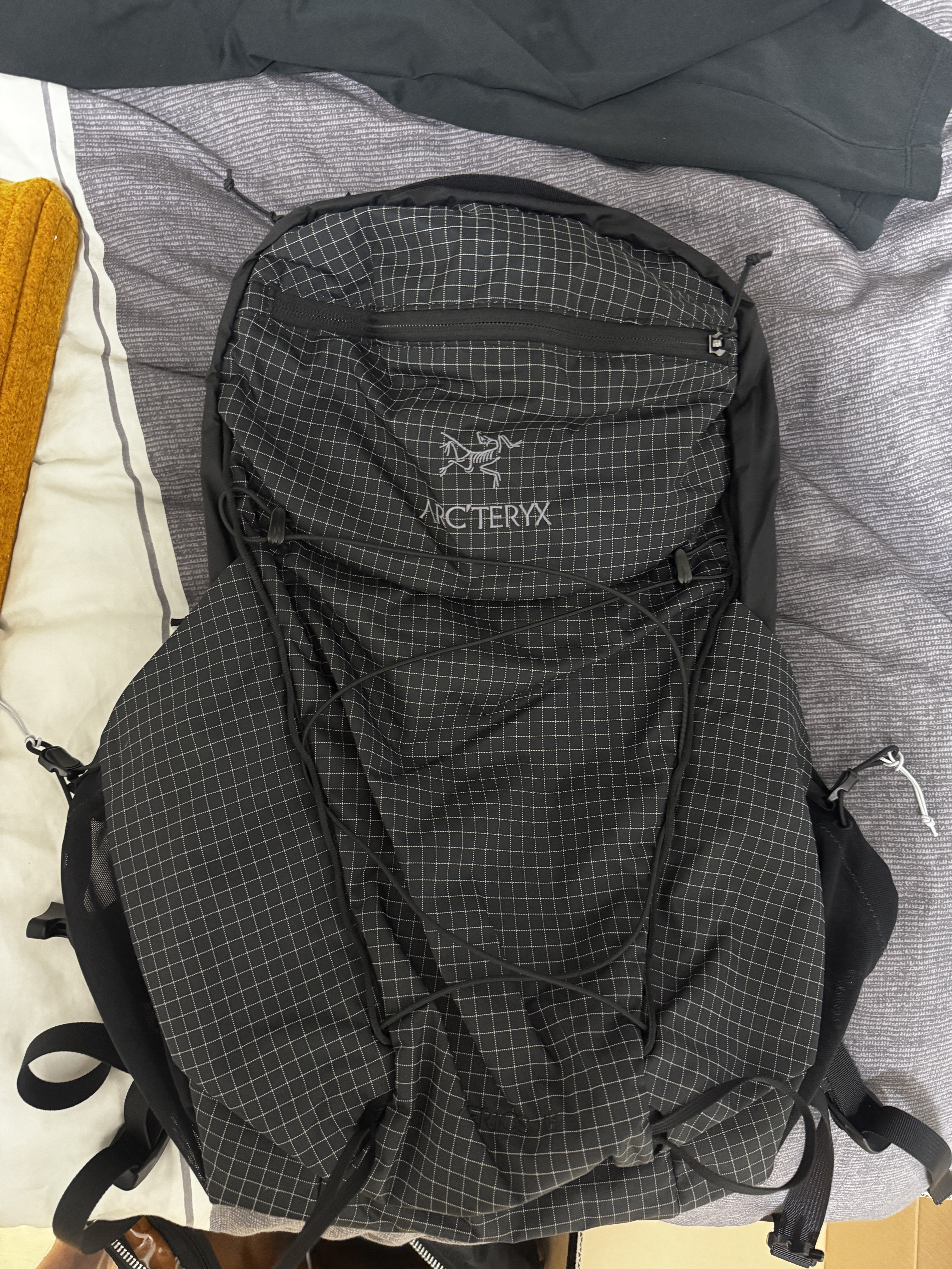 Arc'teryx Aerios 18 Backpack Black 착용 스타일 - 2