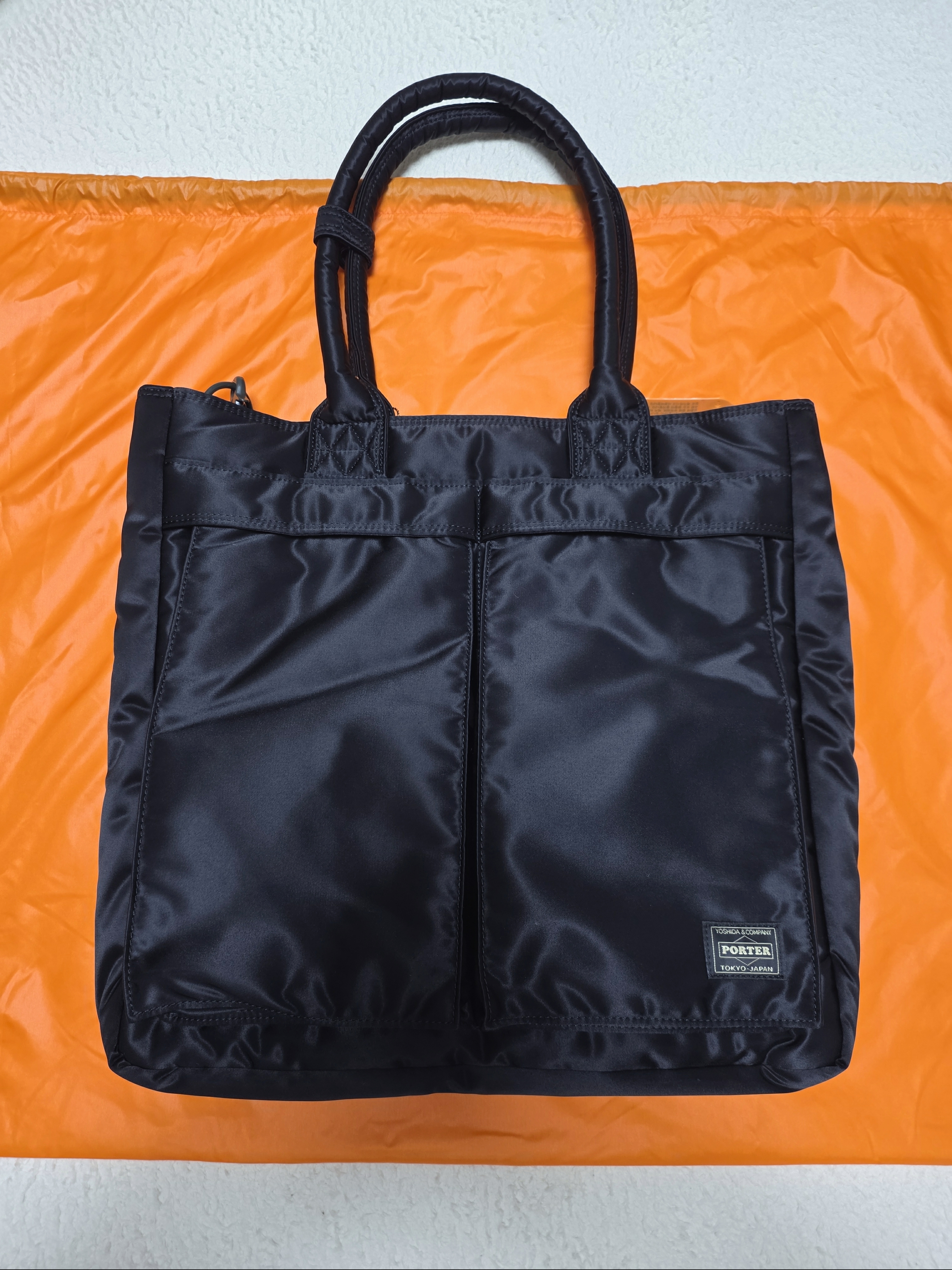 Porter All New Tanker Carrying Tote Bag Black 착용 스타일 - 2