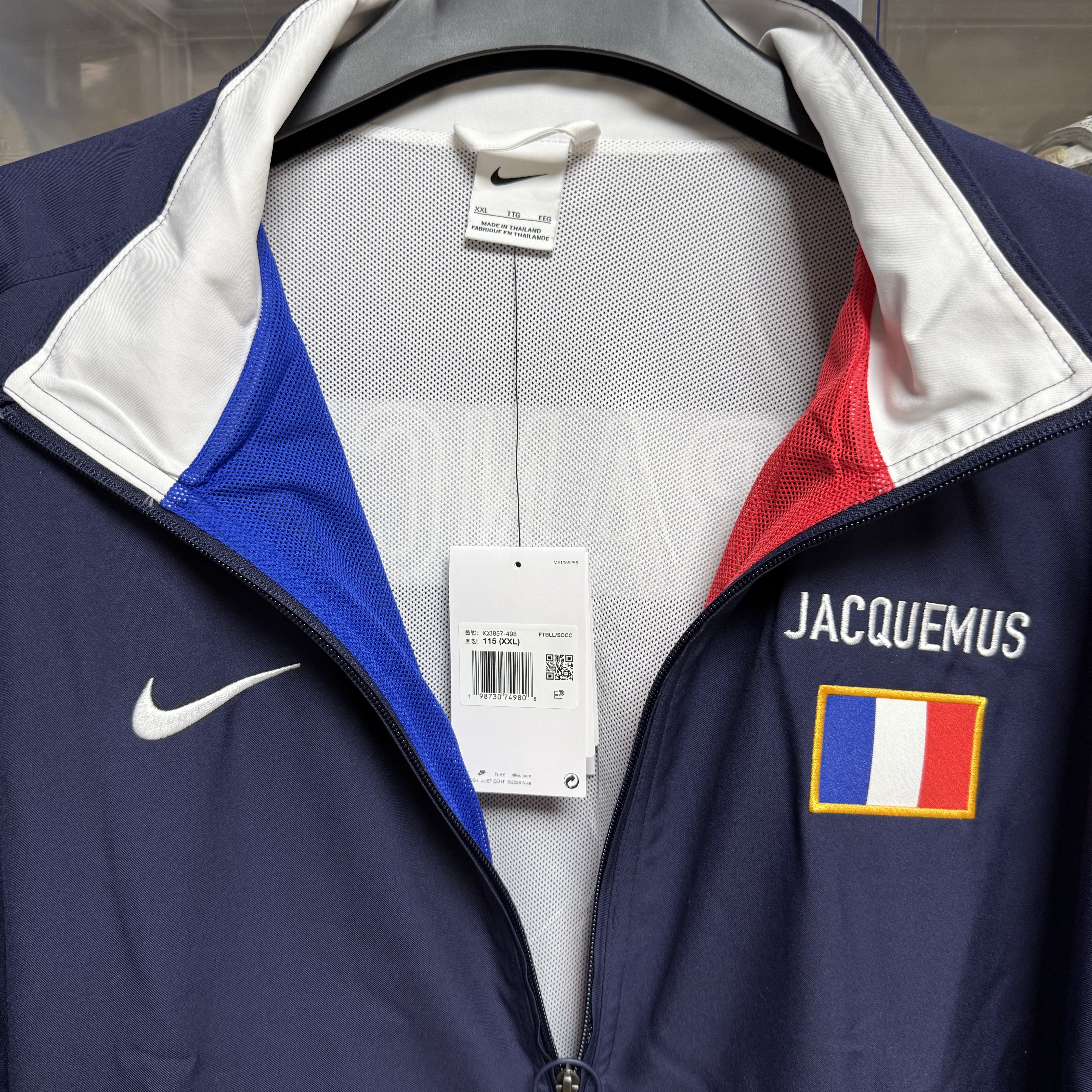 Nike x Jacquemus France Reissue Track Jacket Blackened Blue White (IQ3857-498), Palace x Nike England Track Jacket Pewter Grey Cool Grey 착용 스타일 - 4