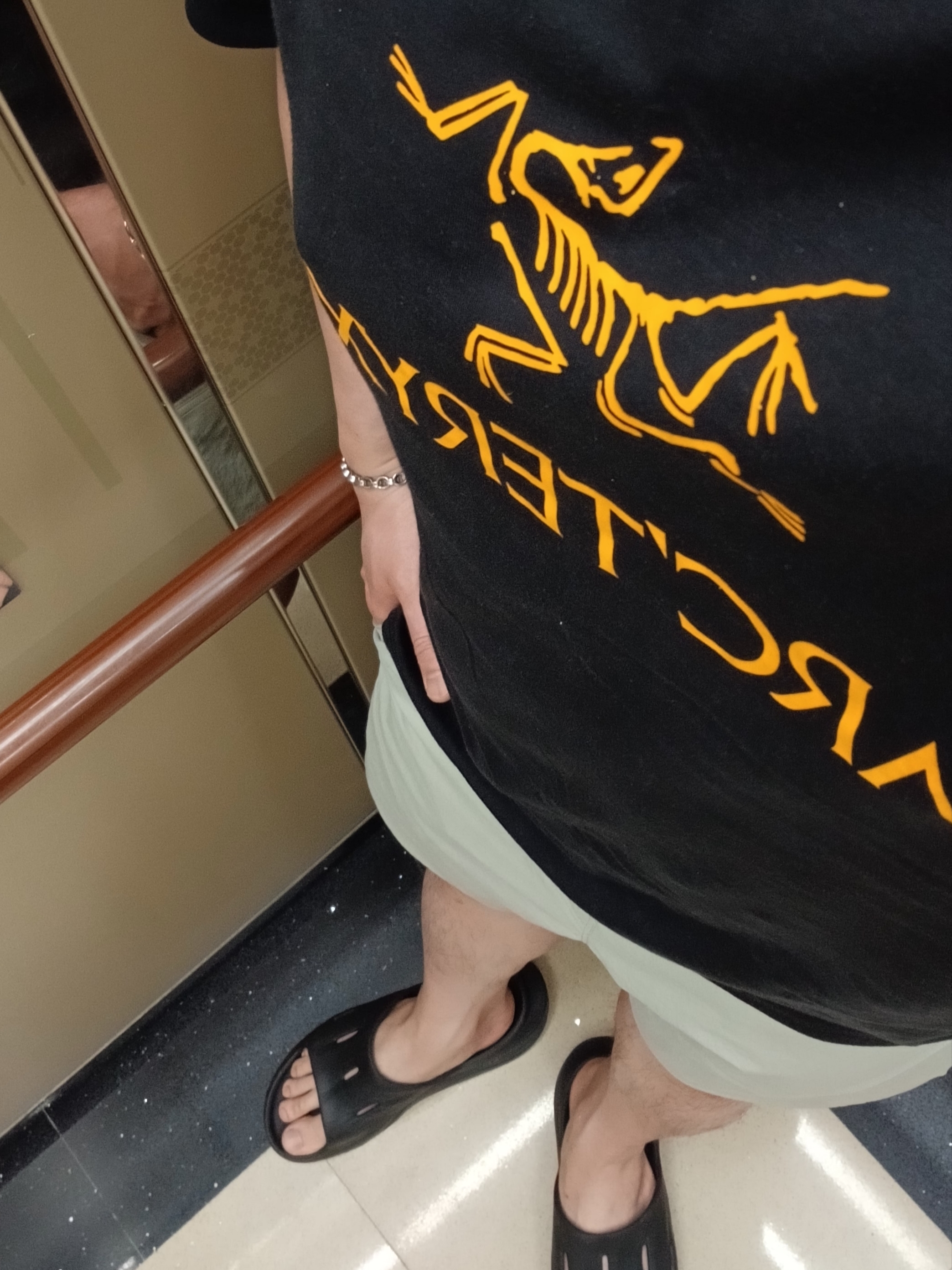 Arc'teryx Bird Word Cap 24K Black, Arc'teryx Arc'word Logo SS T-Shirt Black II 착용 스타일 - 2