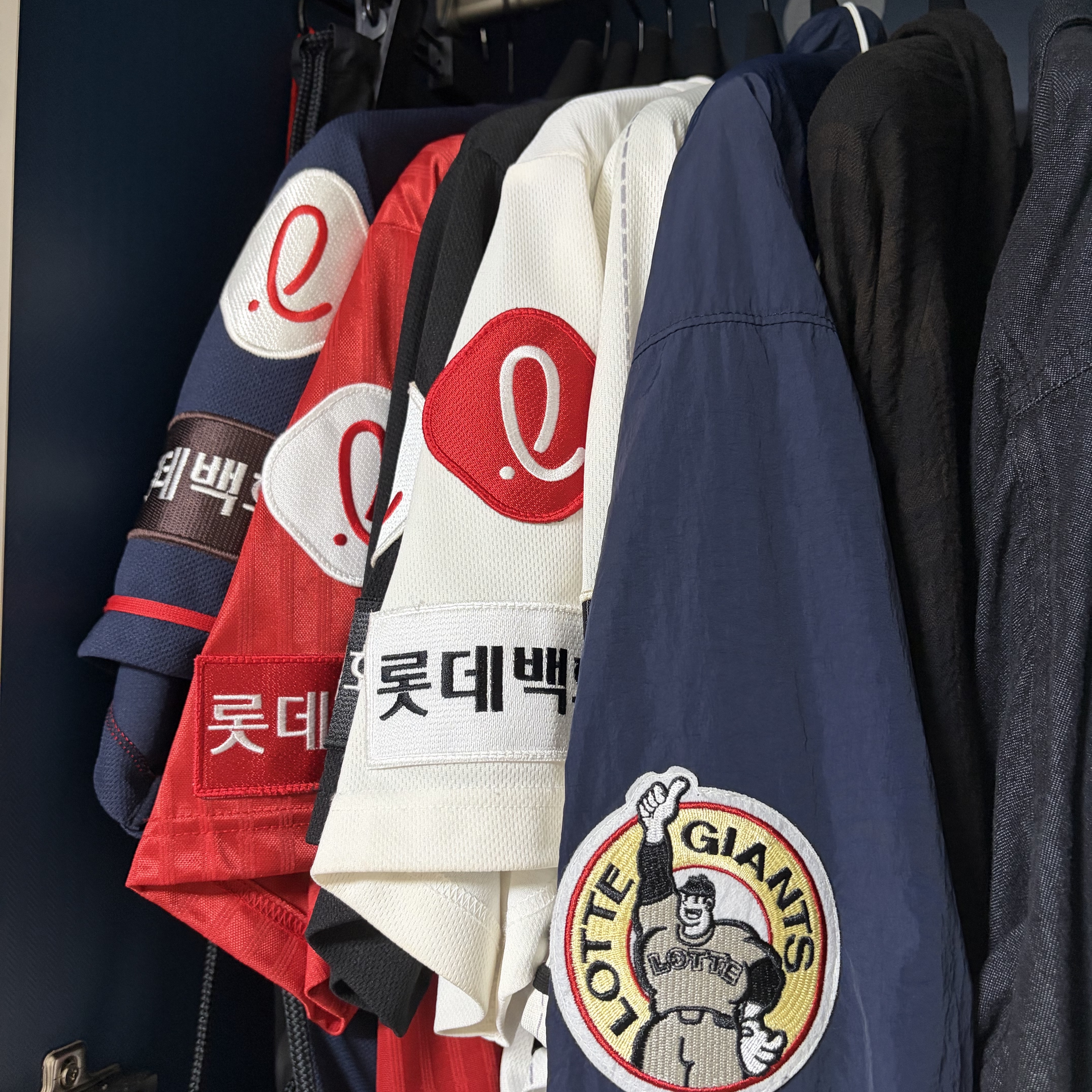 Polyteru x Lotte Giants Dugout Retro Jumper Navy, Polyteru x Lotte Giants Retro Uniform Ecru (Non Marking Ver.) 착용 스타일