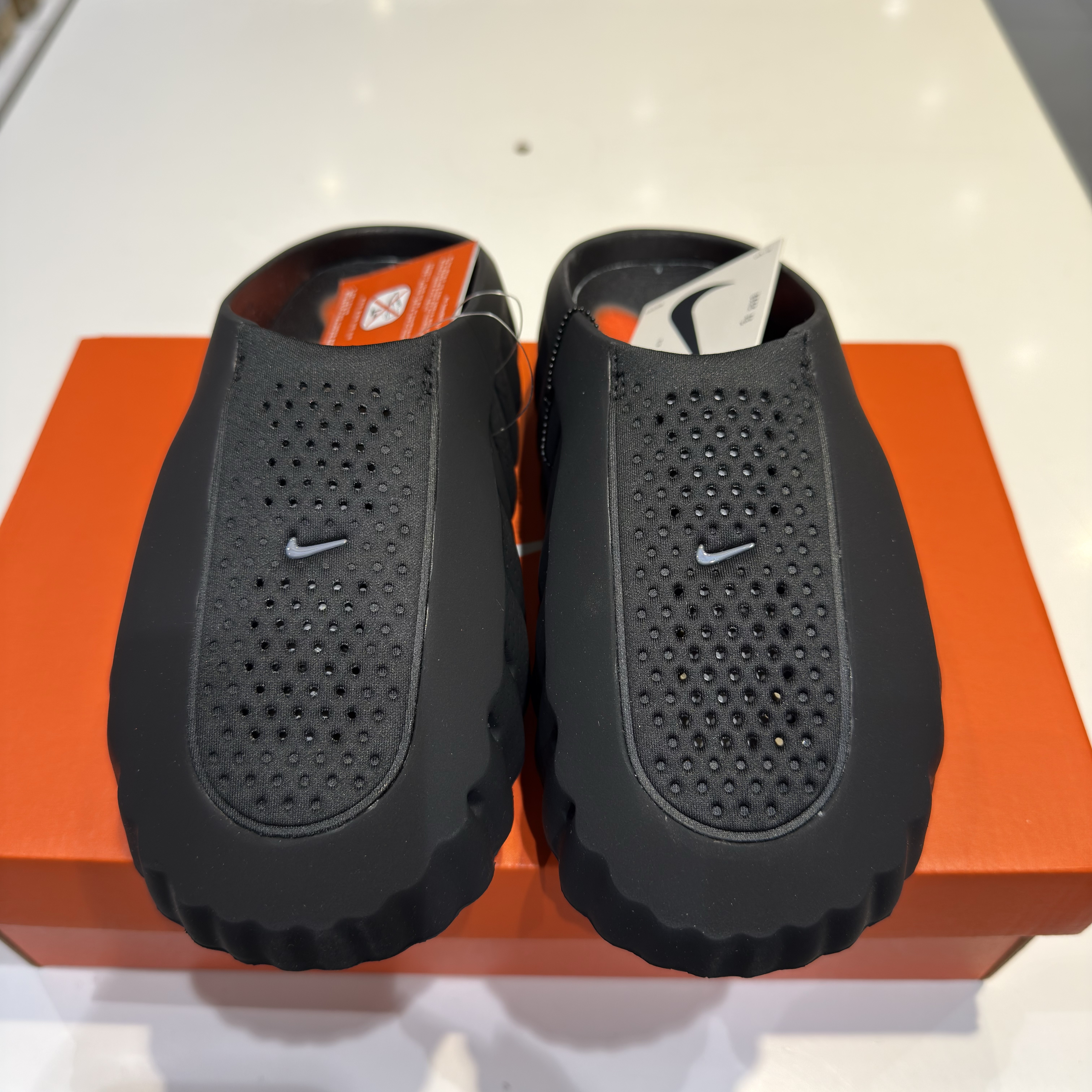 Nike Mind 001 Black Chrome 착용 스타일 - 1