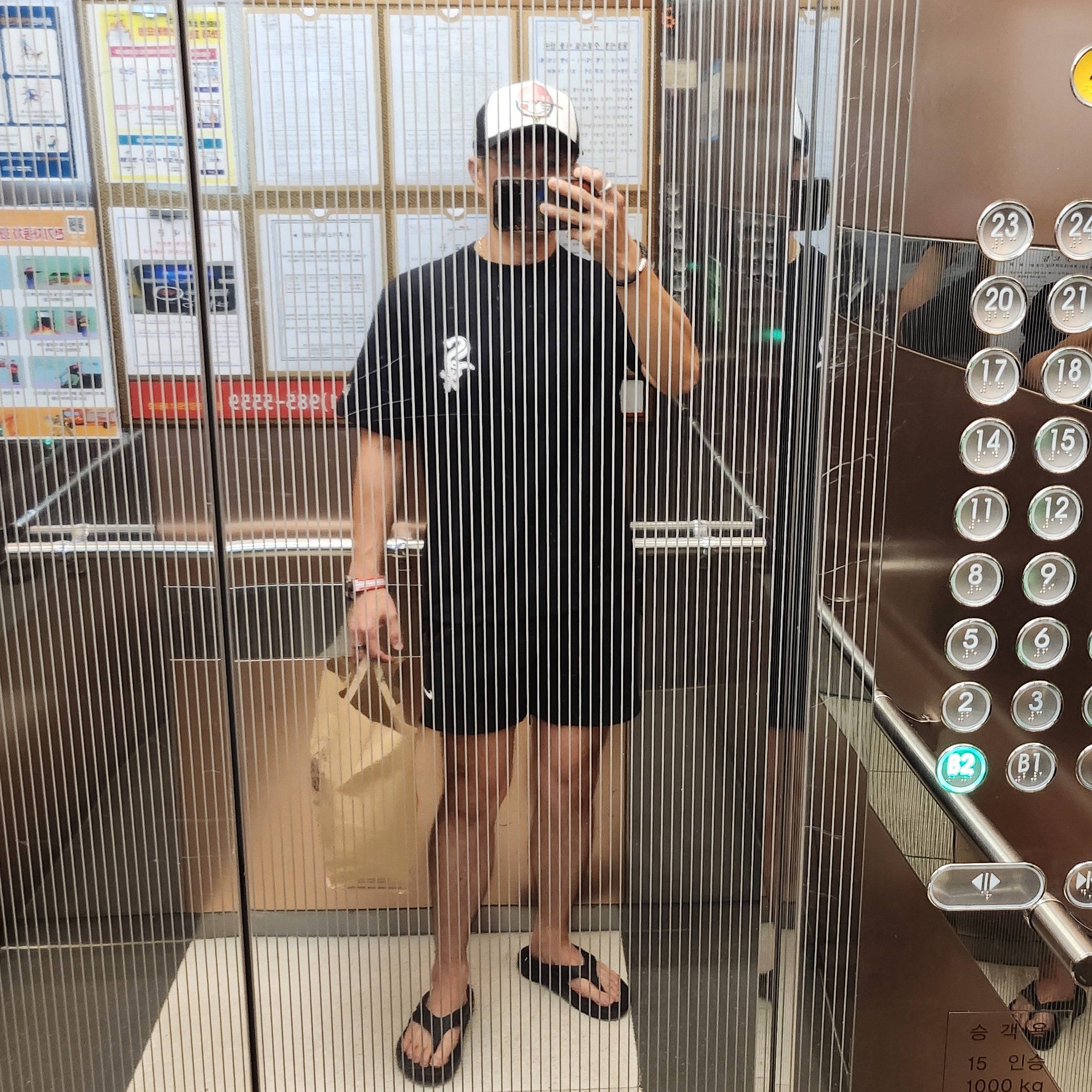 New Era x Doraemon Golf 9Forty Cap A Frame Tracker Doraemon Sequins White Black, Nike x Drake Nocta Cardinal Fleece Shorts Black White - Asia 착용 스타일 - 4