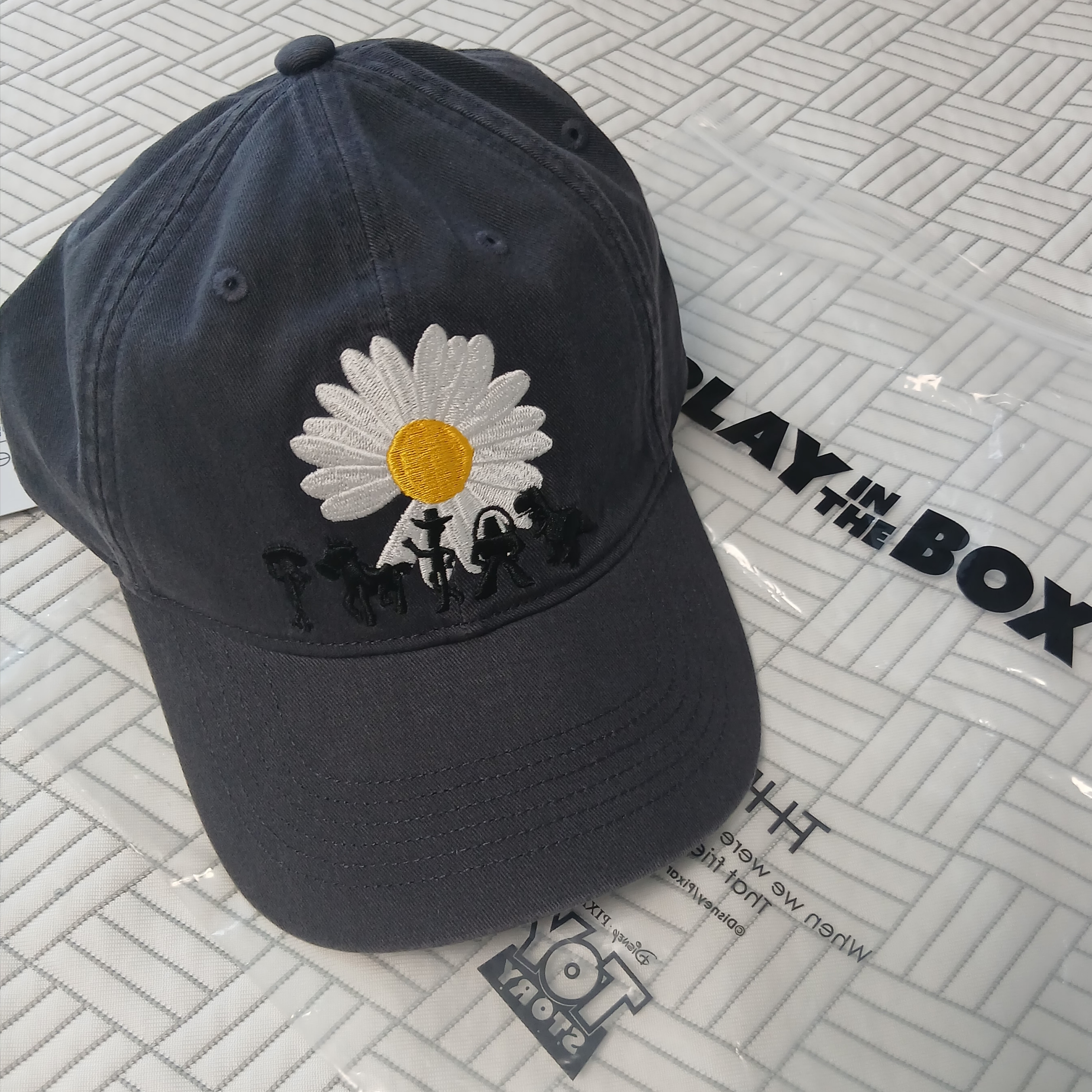 Peaceminusone x Toy Story The First Fan Cap 01 Dark Grey 착용 스타일 - 1
