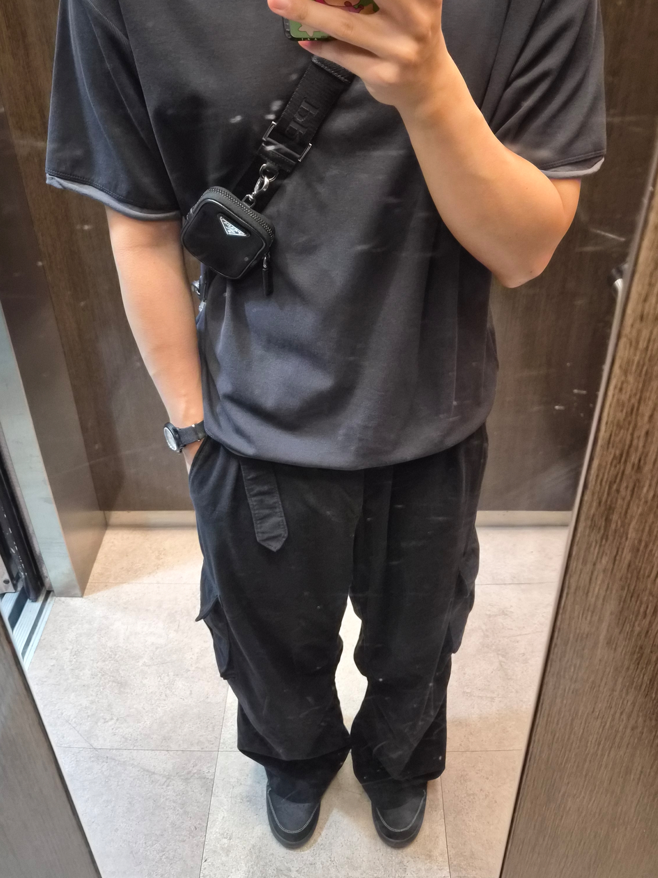 Polyteru Ribbed Layered Crop Tee Charcoal, Polyteru Belted Cargo Pants 1.2v Black 착용 스타일