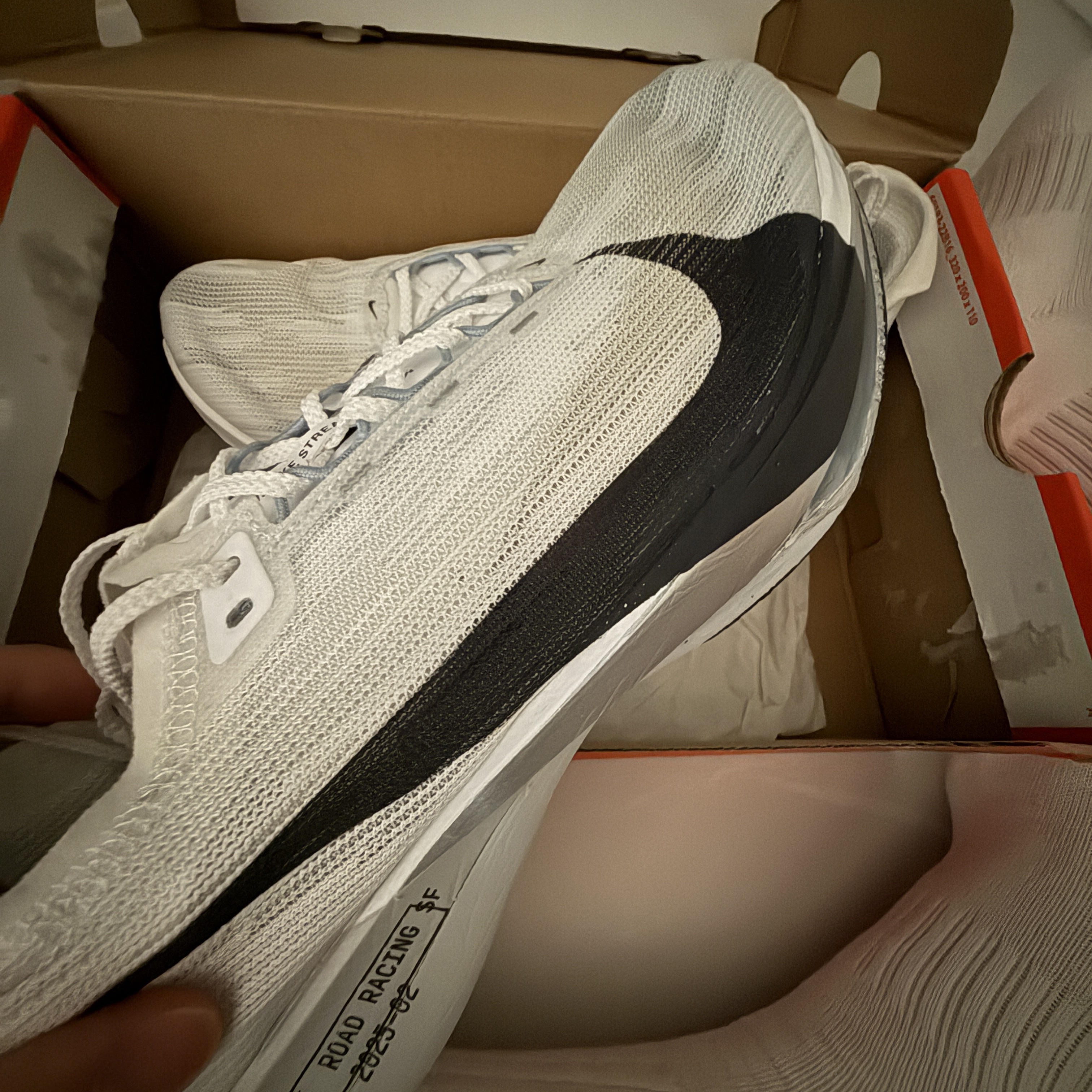 Nike ZoomX Streakfly 2 White Obsidian Mist 착용 스타일