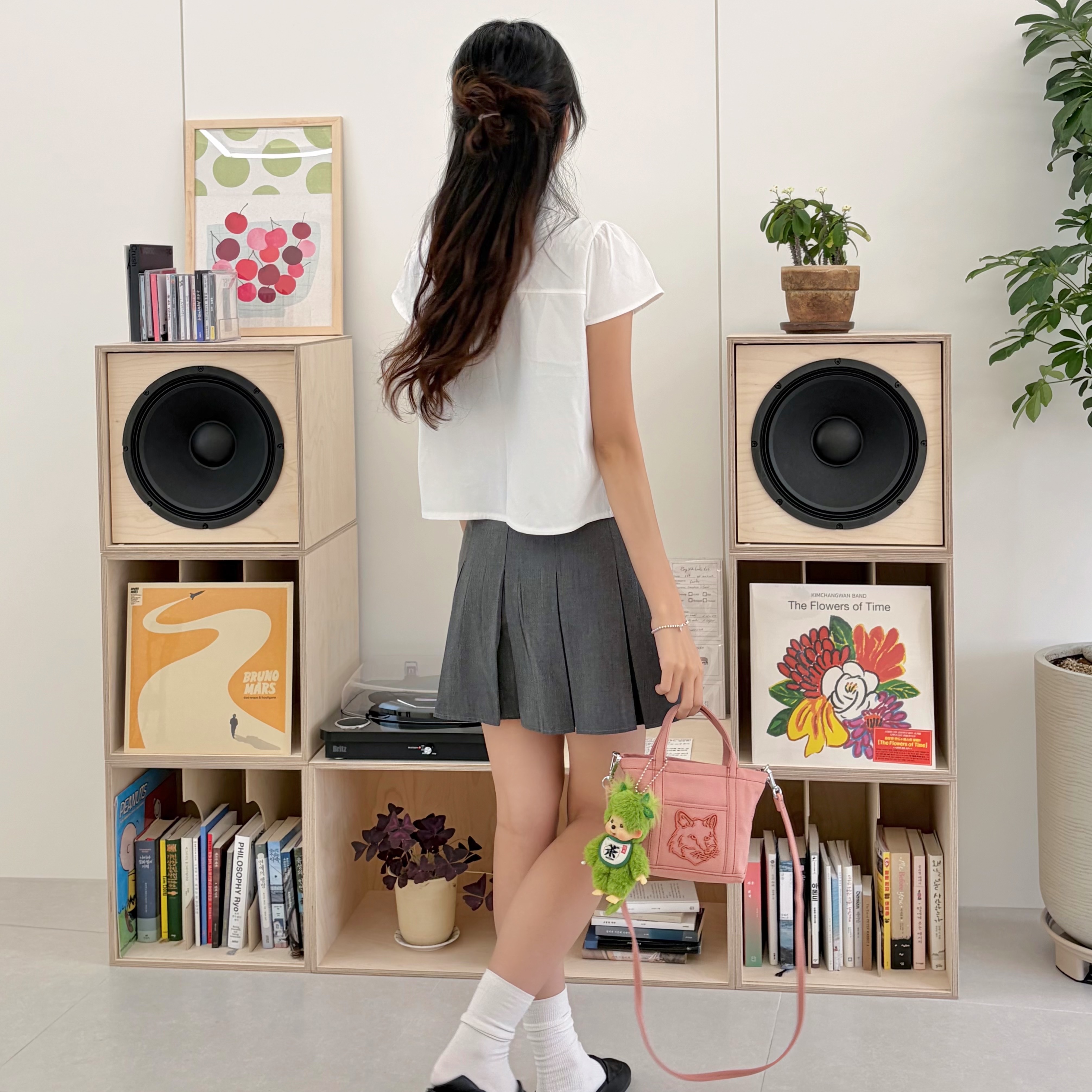 Maison Kitsune Fox Head Mini Tote Bag Pink, Monchhichi Matcha Monchhichi Keychain Girl 착용 스타일 - 4