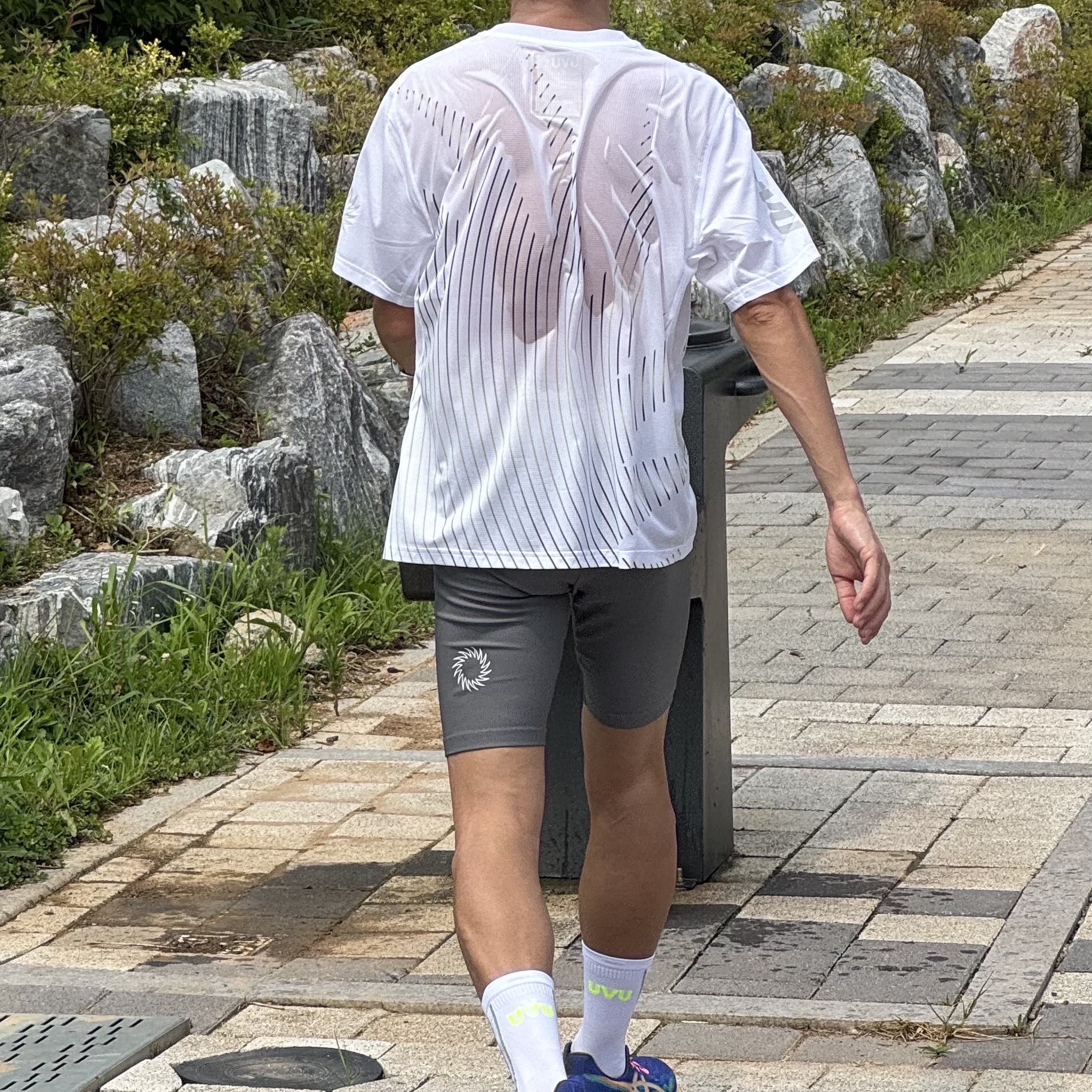 UVU Insignia Mesh Running Top White, Asics Superblast 3 Cobalt Burst Light Orange 착용 스타일 - 3