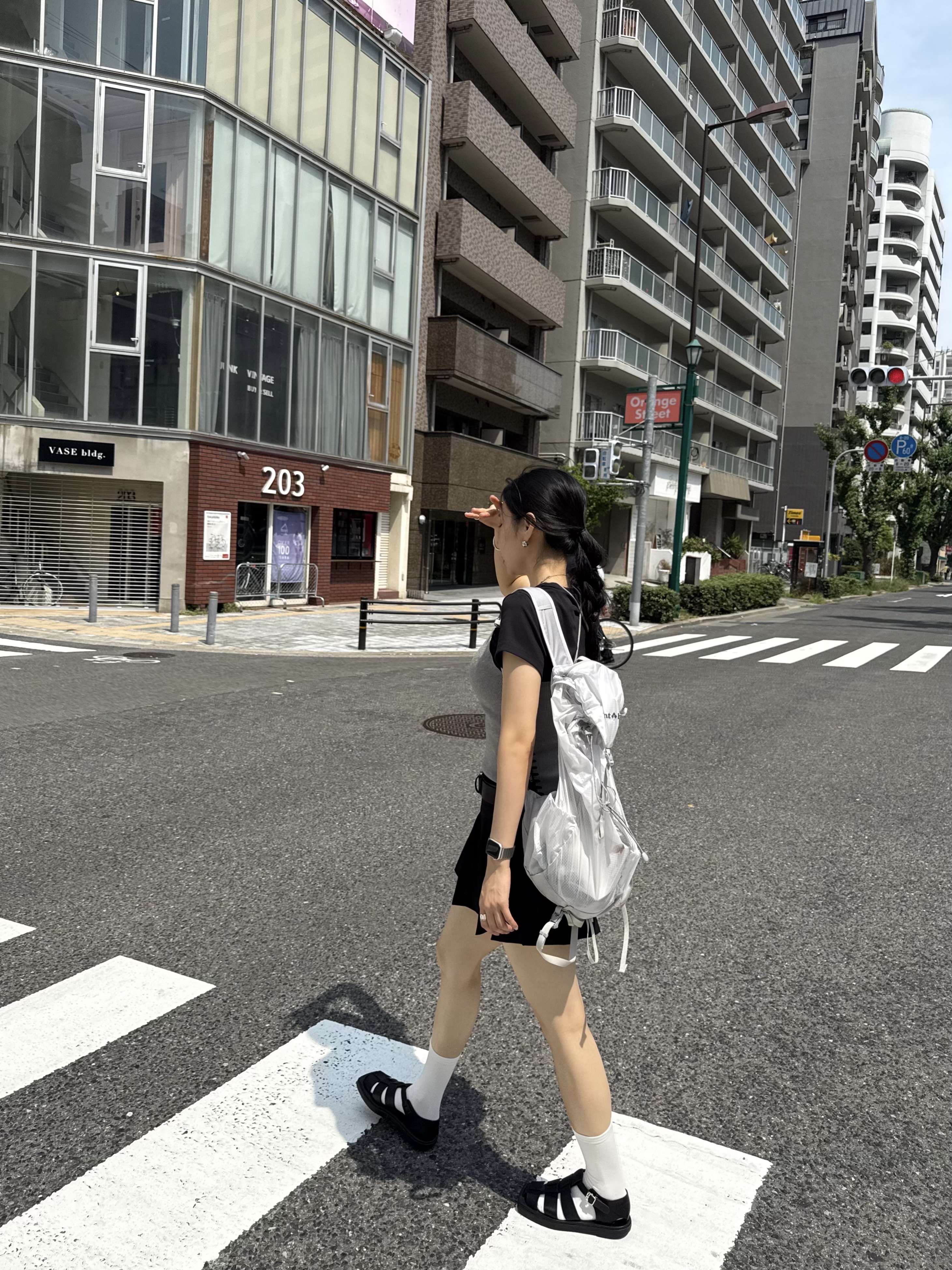 Montbell Versalite Pack 20 Backpack Ice White, BLUE ELEPHANT Crown Matte Silver 착용 스타일 - 1