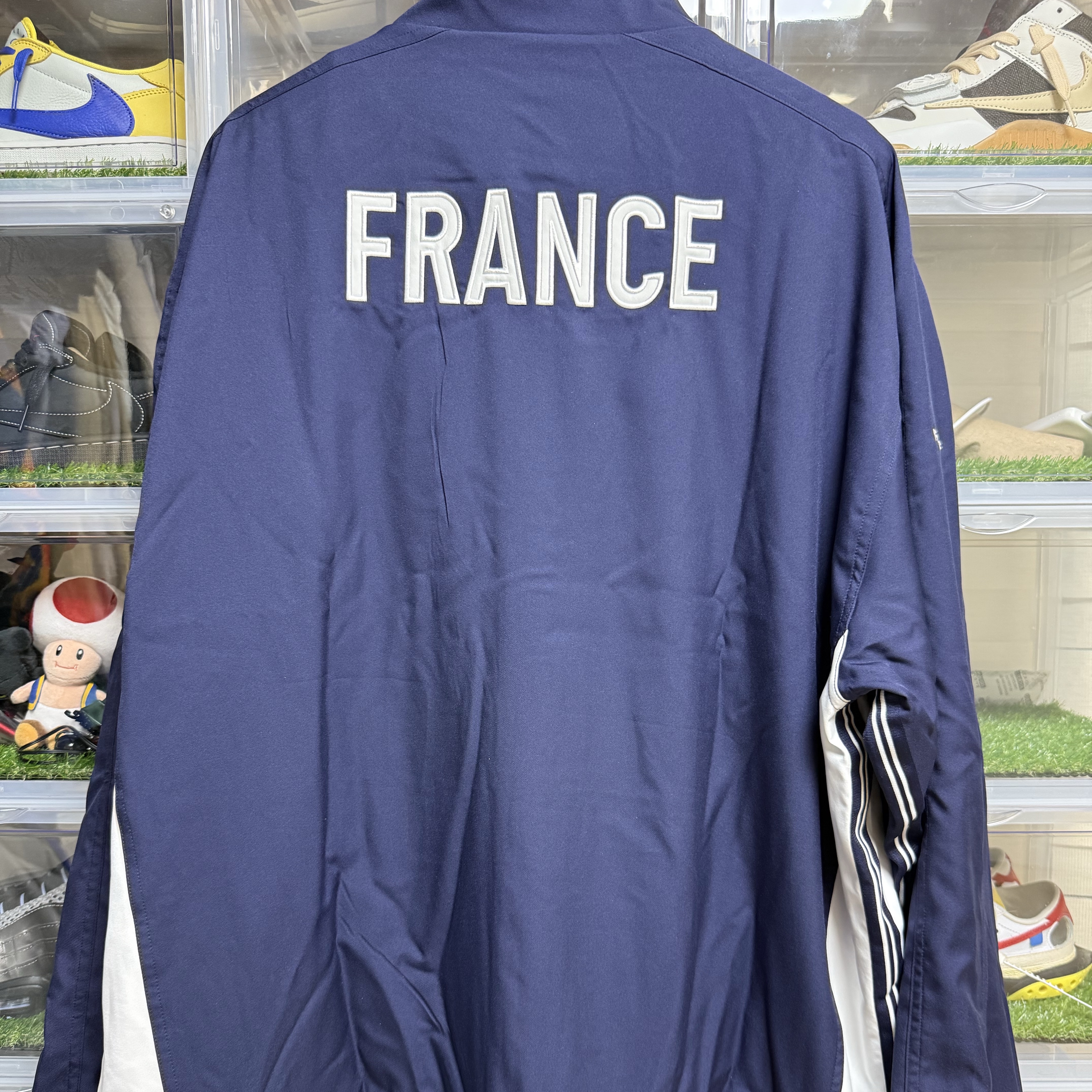 Nike x Jacquemus France Reissue Track Jacket Blackened Blue White (IQ3857-498), Palace x Nike England Track Jacket Pewter Grey Cool Grey 착용 스타일 - 3