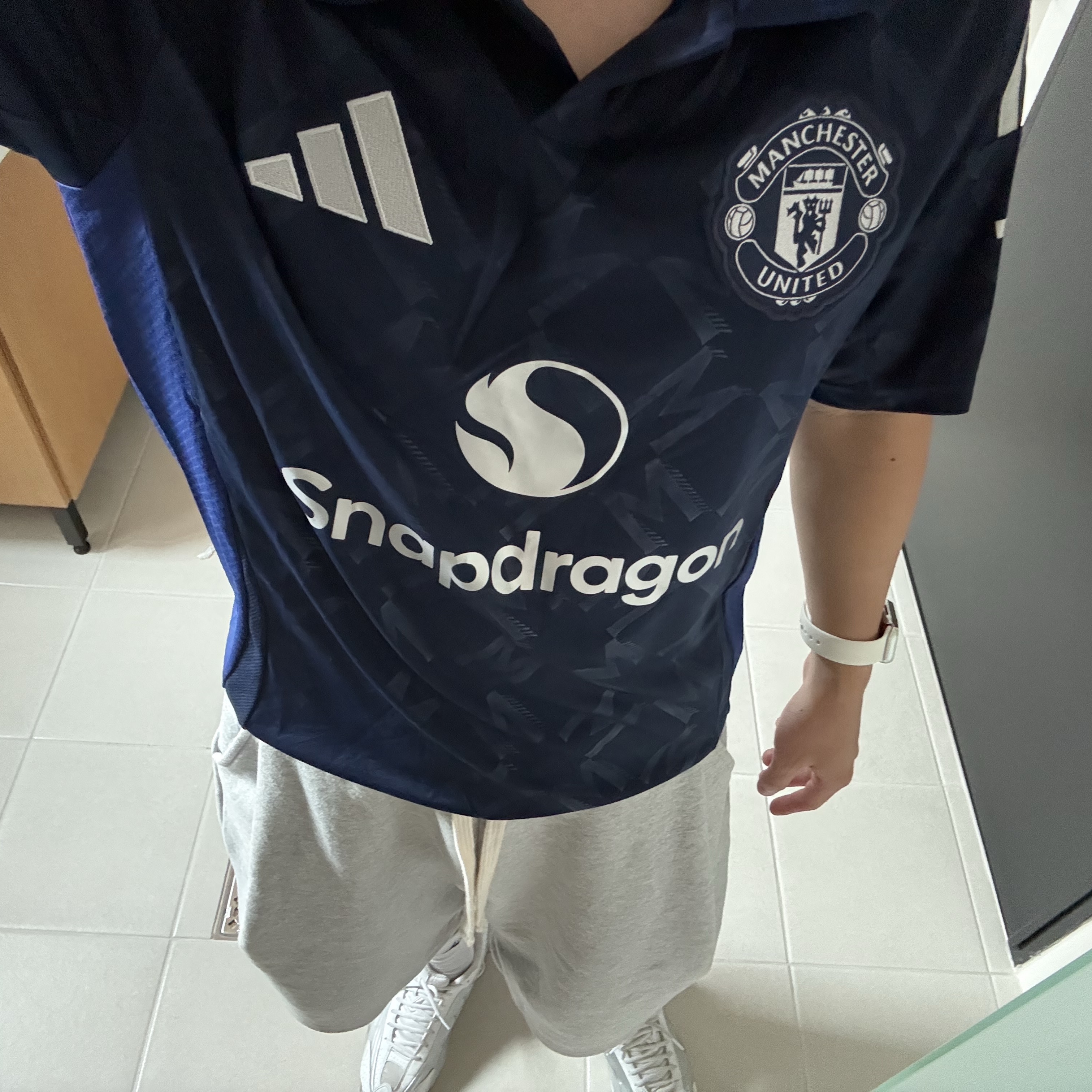 Adidas Manchester United 2024/25 Away Jersey Night Indigo - KR Sizing (Non Marking Ver.), Knitted Bermuda Traning Half Pants Melange Grey 착용 스타일 - 2
