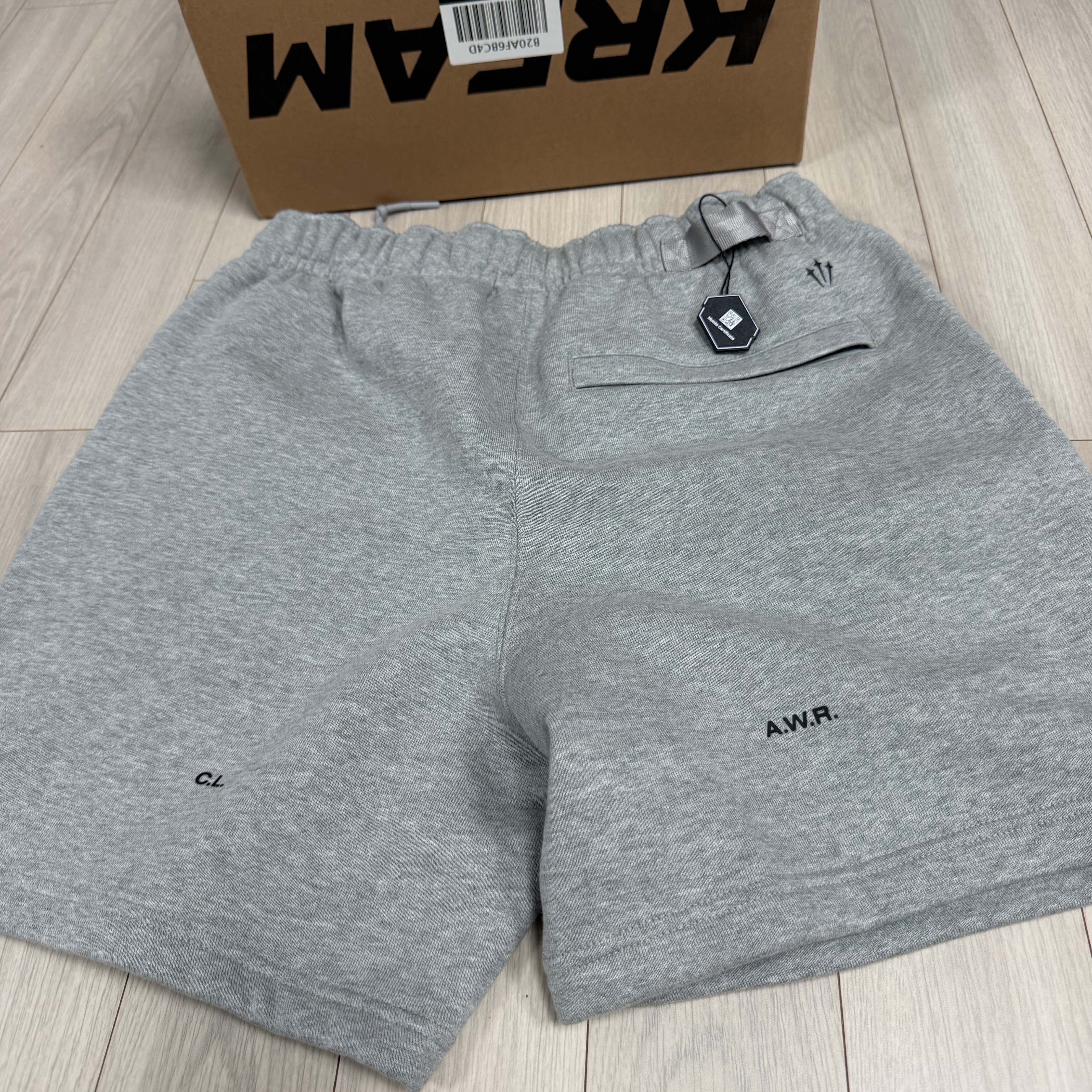 Nike x Drake Nocta Cardinal Fleece Shorts Dark Grey Heather Matte Silver - US/EU 착용 스타일 - 2