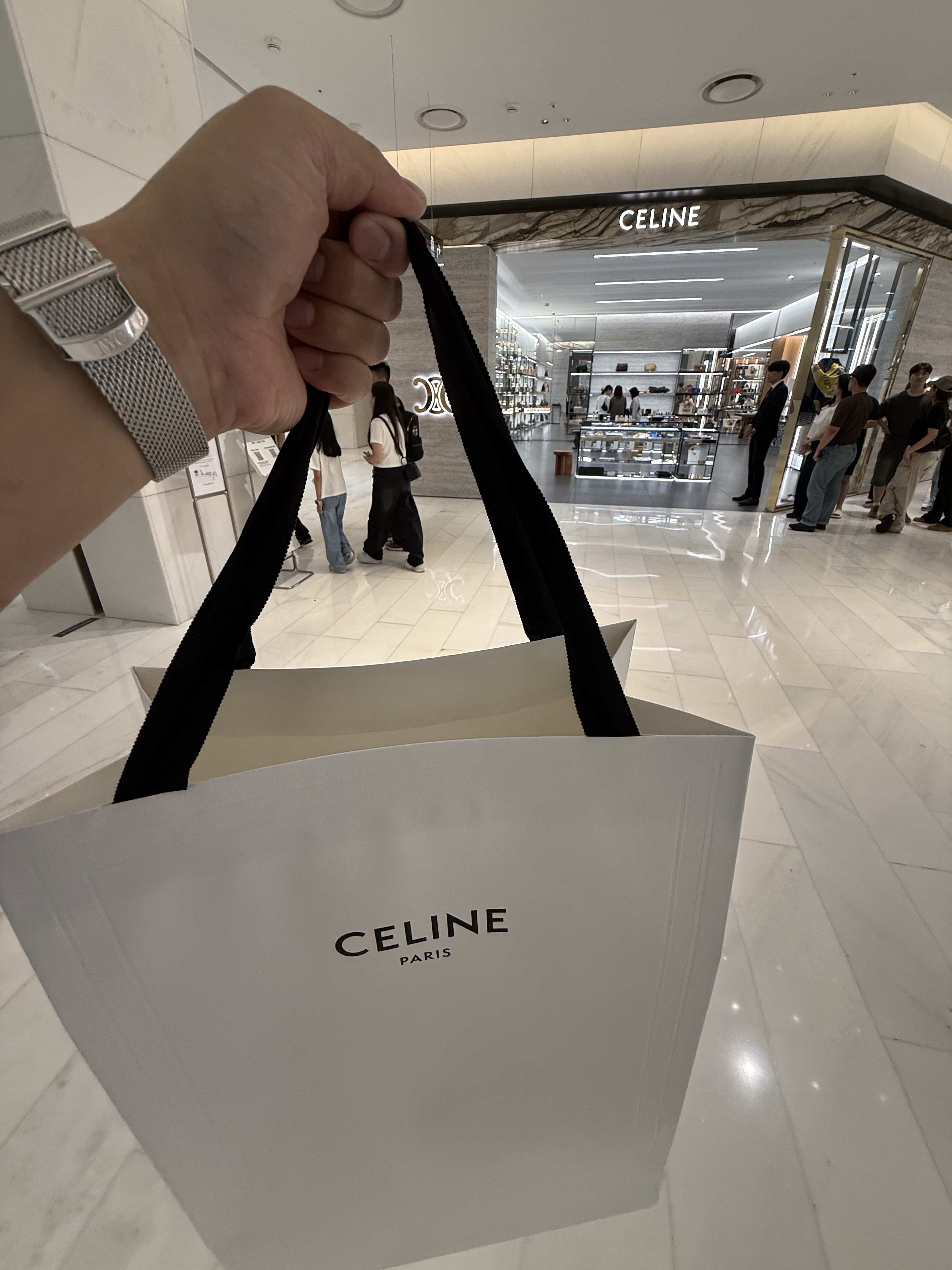 Celine Racer Low Lace-Up Sneakers with Triomphe in Nylon Suede Calfskin Black White 착용 스타일 - 2