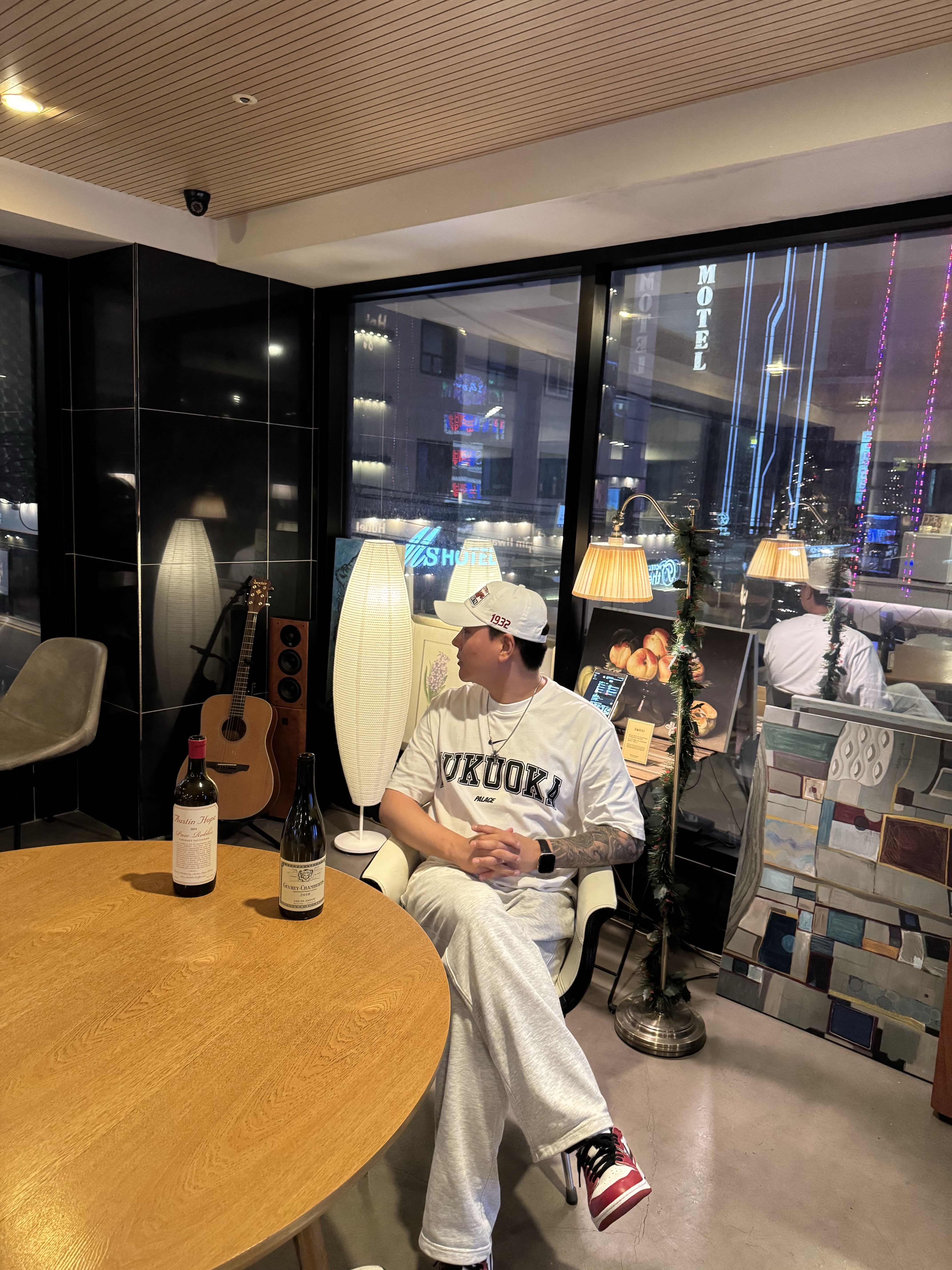 Palace x Nike Shop T-Shirt Fukuoka White - 26SS, Jordan 1 Retro Low OG Chicago 착용 스타일 - 4