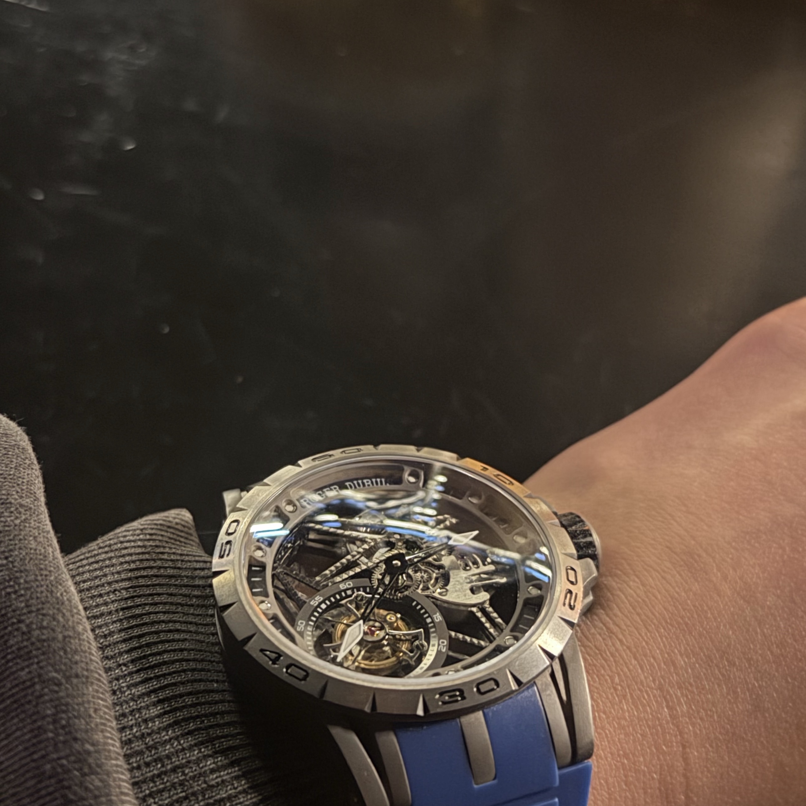 Roger Dubuis Excalibur Spider 45-DBEX0830 Skeleton Dot 착용 스타일 - 2