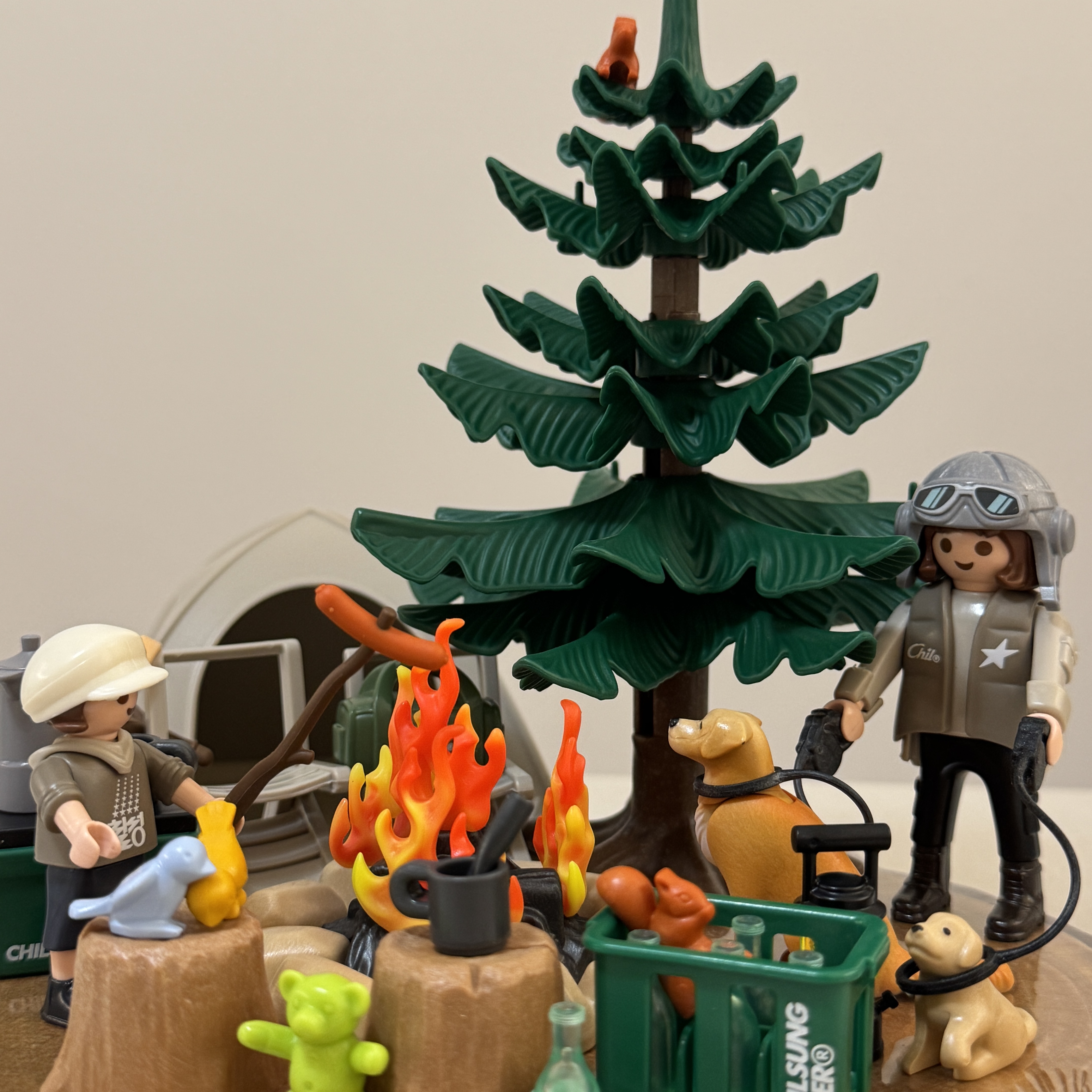 Playmobil x Chilsung Cider Camping Figure 착용 스타일