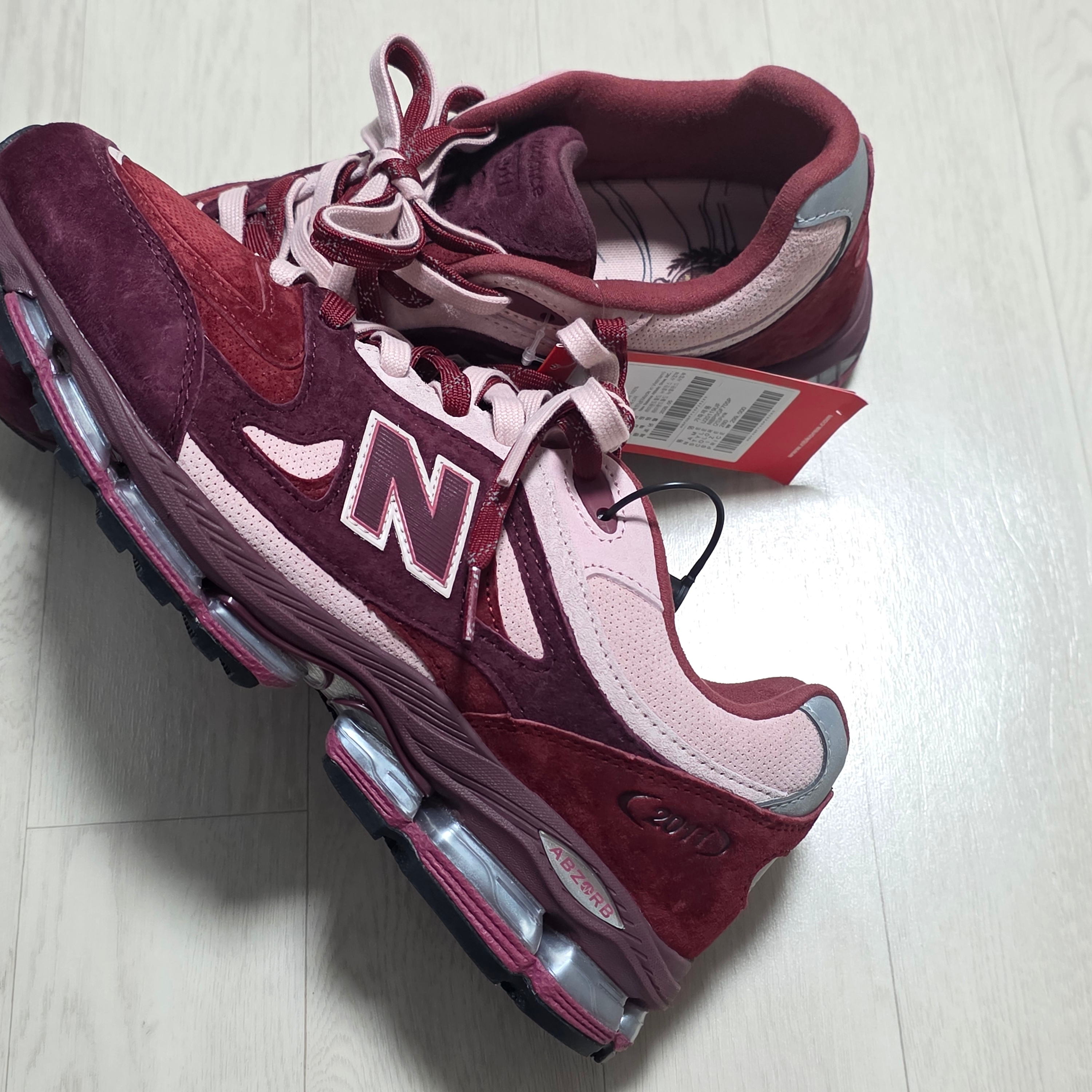 New Balance x Kith Ronnie Fieg 2011 Chocolate Truffle Sepia Rose 착용 스타일 - 1