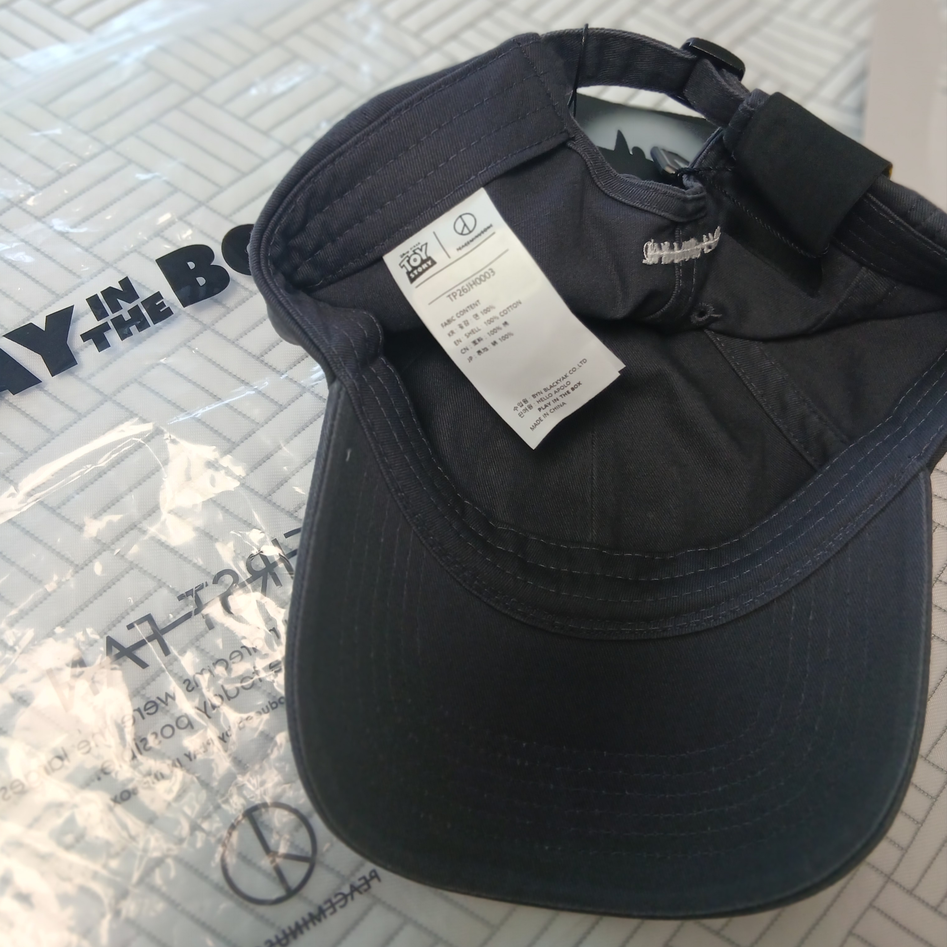 Peaceminusone x Toy Story The First Fan Cap 01 Dark Grey 착용 스타일 - 7