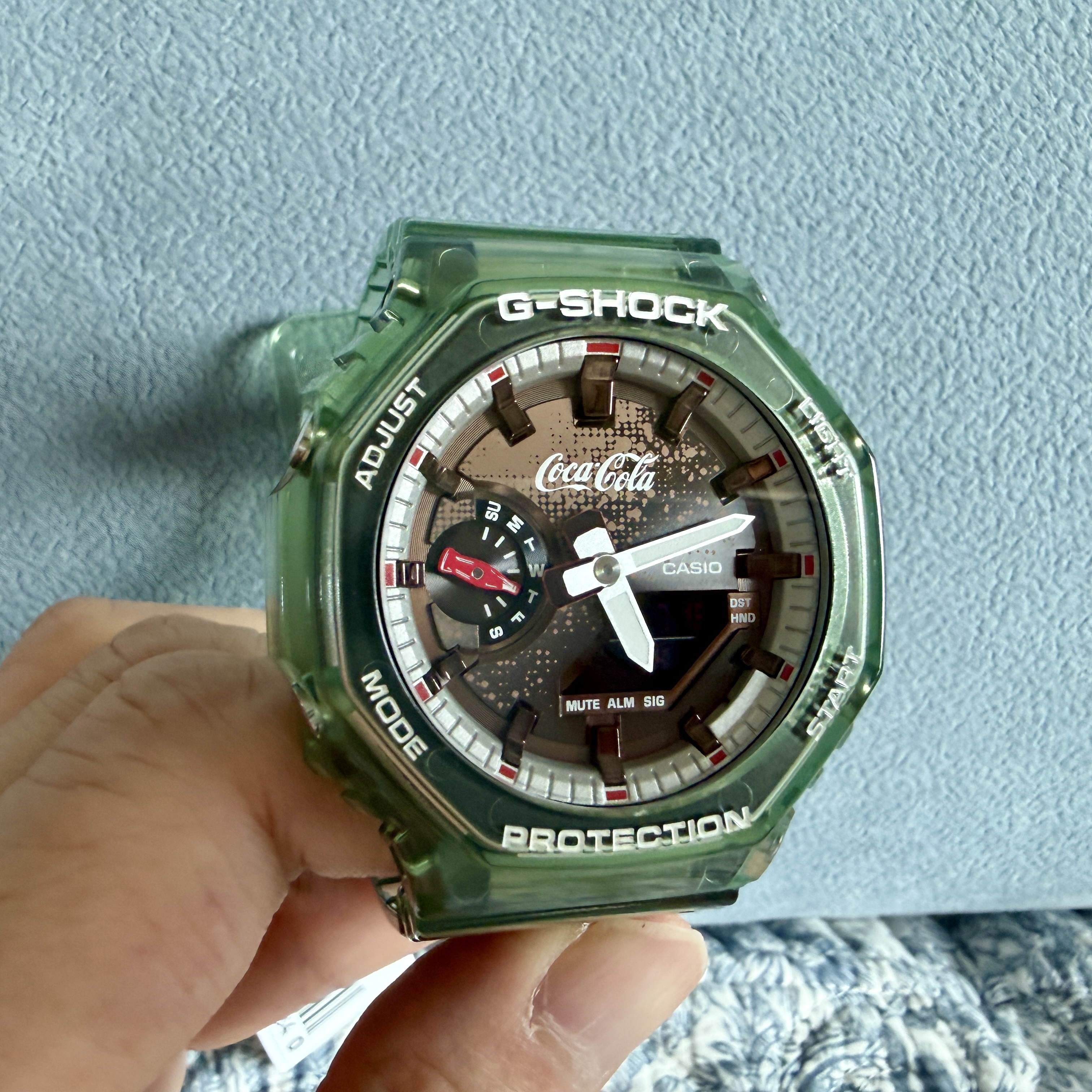 Casio G-Shock x Coca-Cola GA-2100CC-3A 착용 스타일 - 5