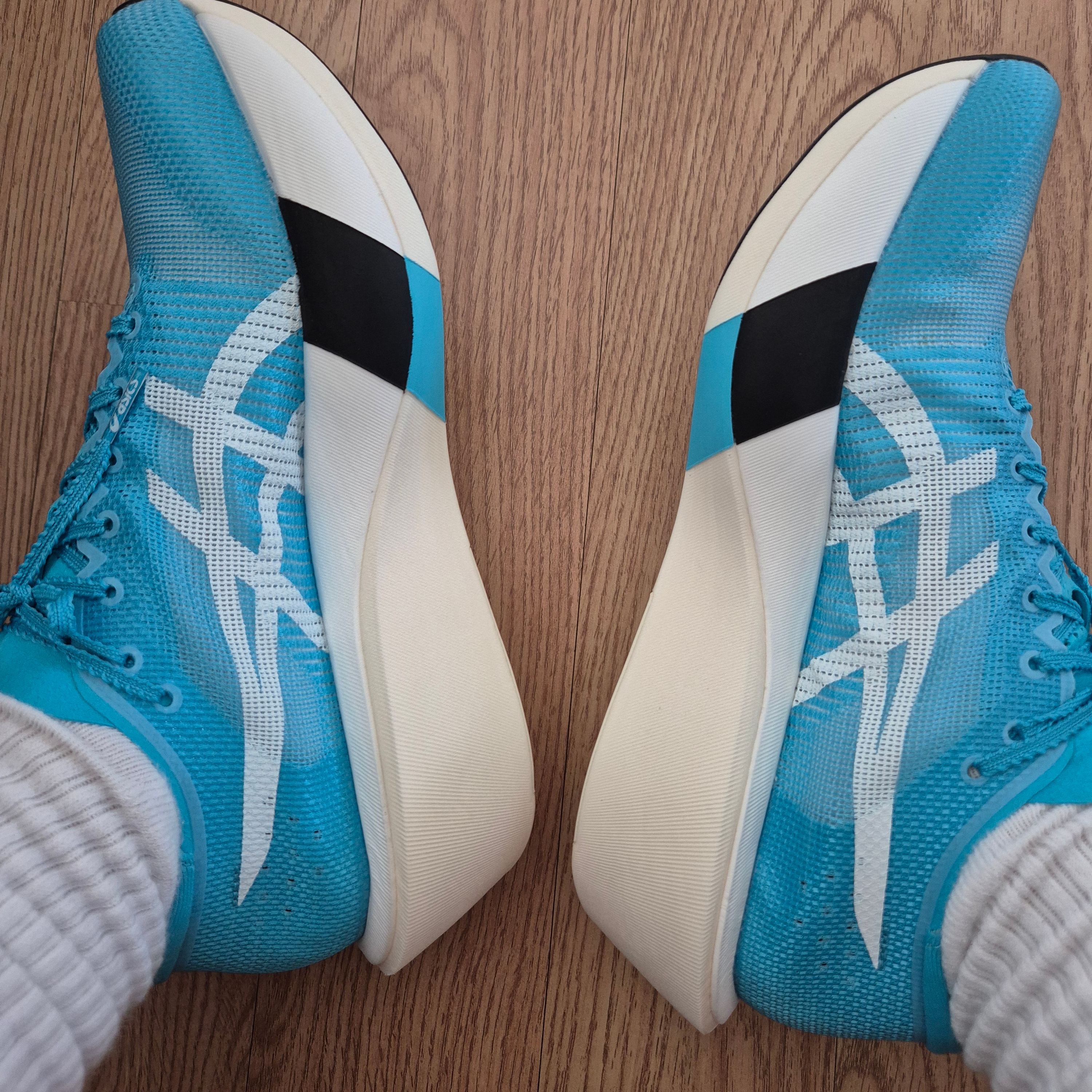 Asics Metaspeed Edge Tokyo Aquarium White 착용 스타일 - 1