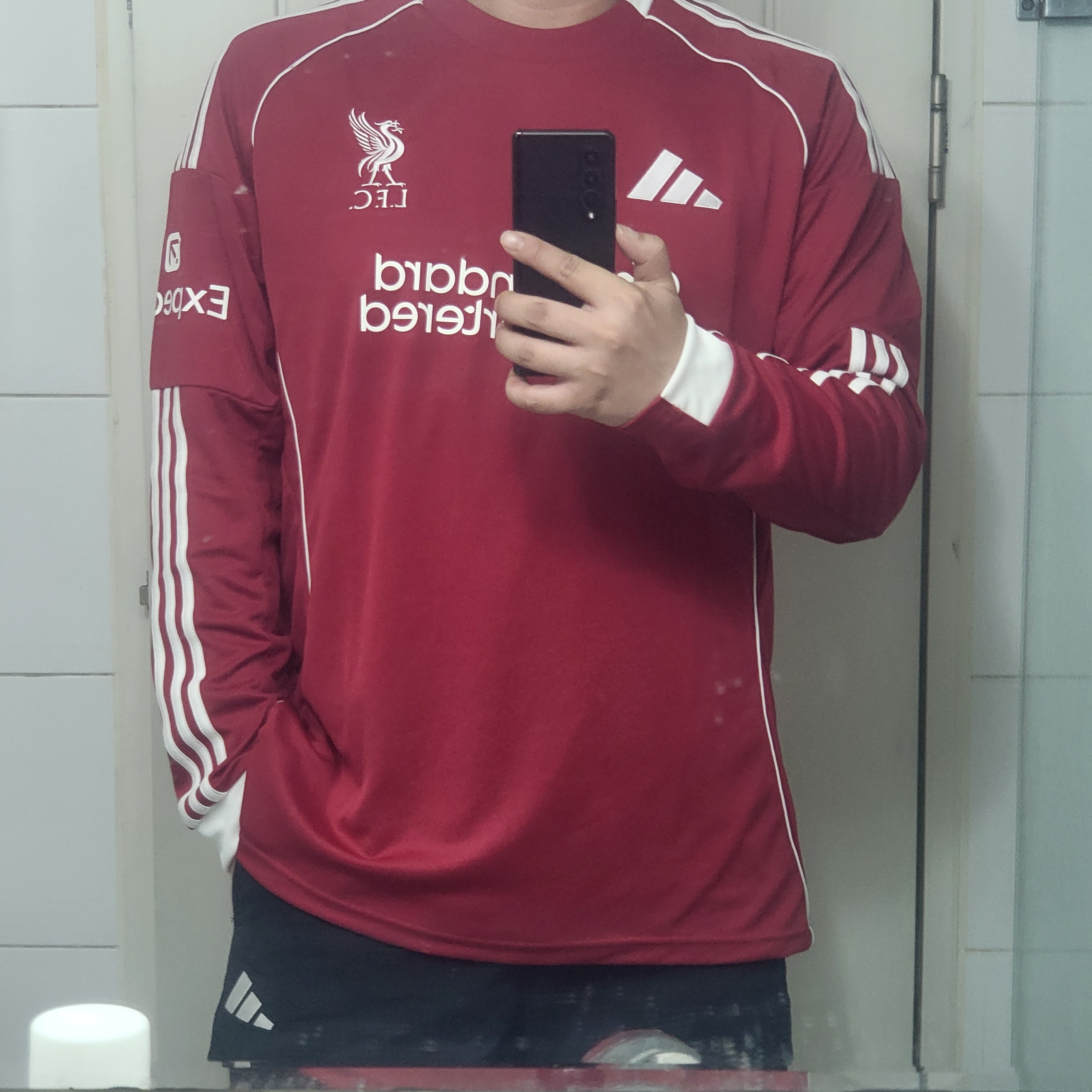 Adidas Liverpool FC 2025/26 Home Long Sleeve Jersey Strawberry Red - KR Sizing (Non Marking Ver.) 착용 스타일