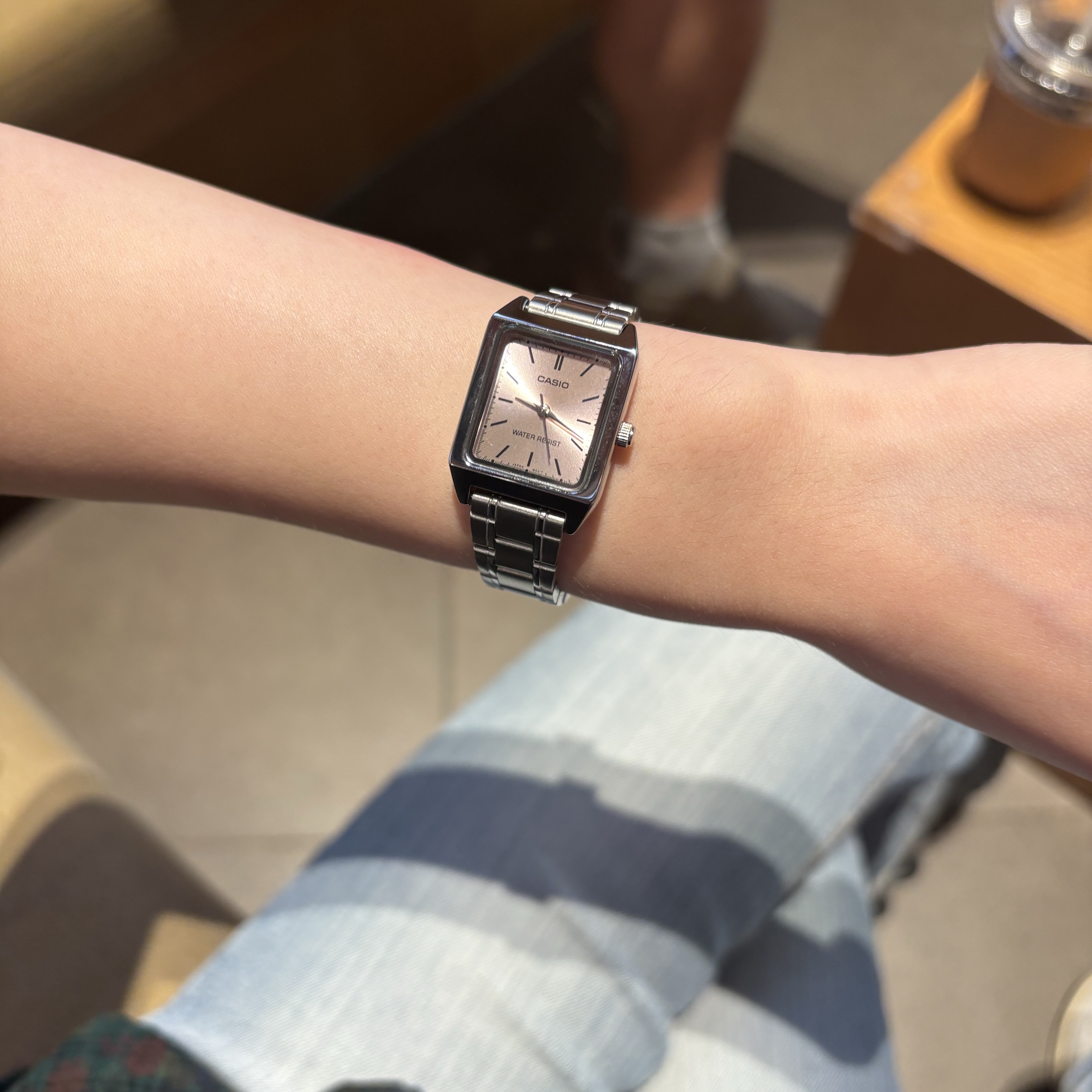 Casio LTP-V007D-4E 착용 스타일