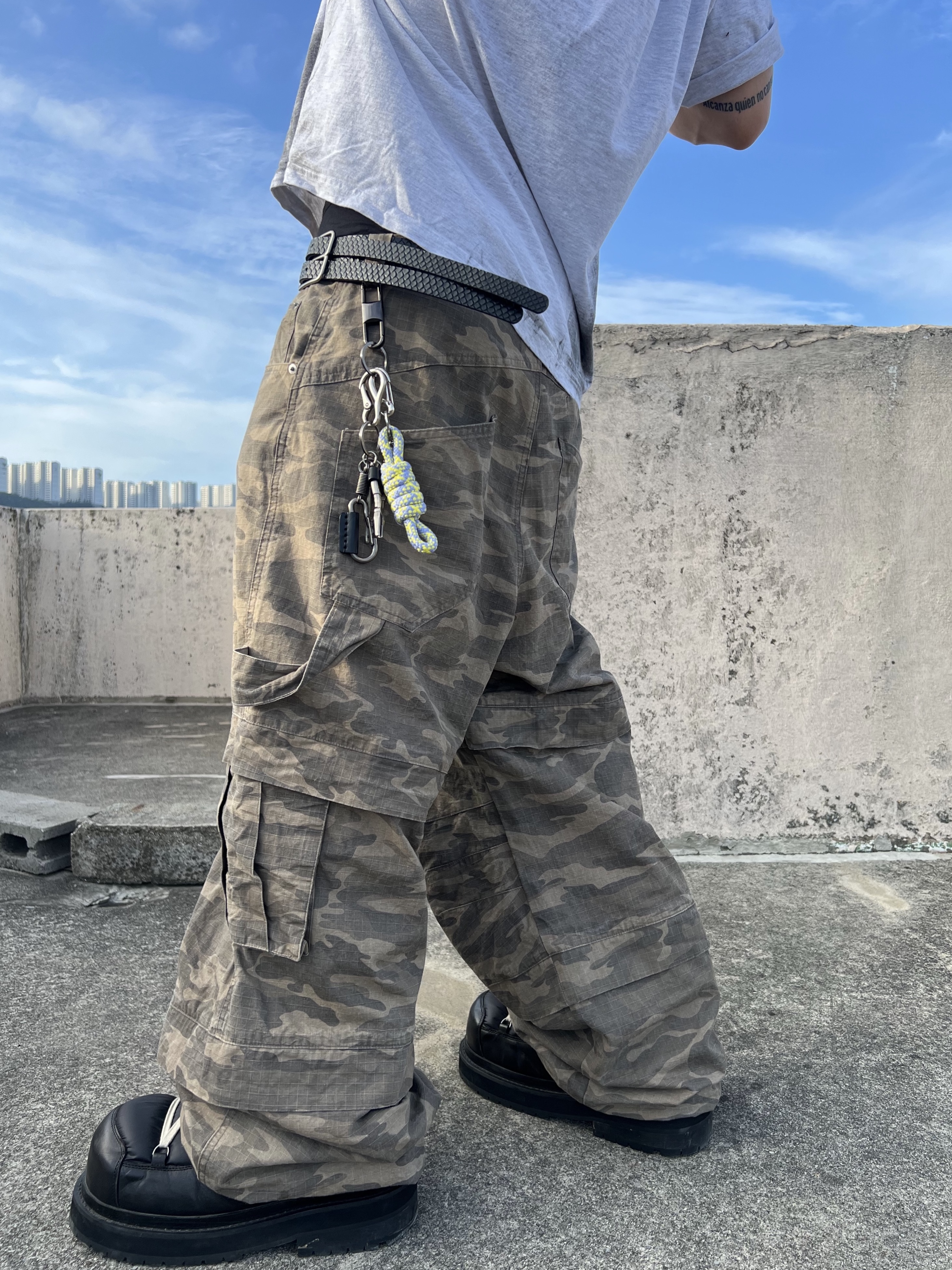 Epr. Layer Double Strap Belt, [KREAM Exclusive] Kamien Titan Baggy Pants Kream Camo 착용 스타일 - 7