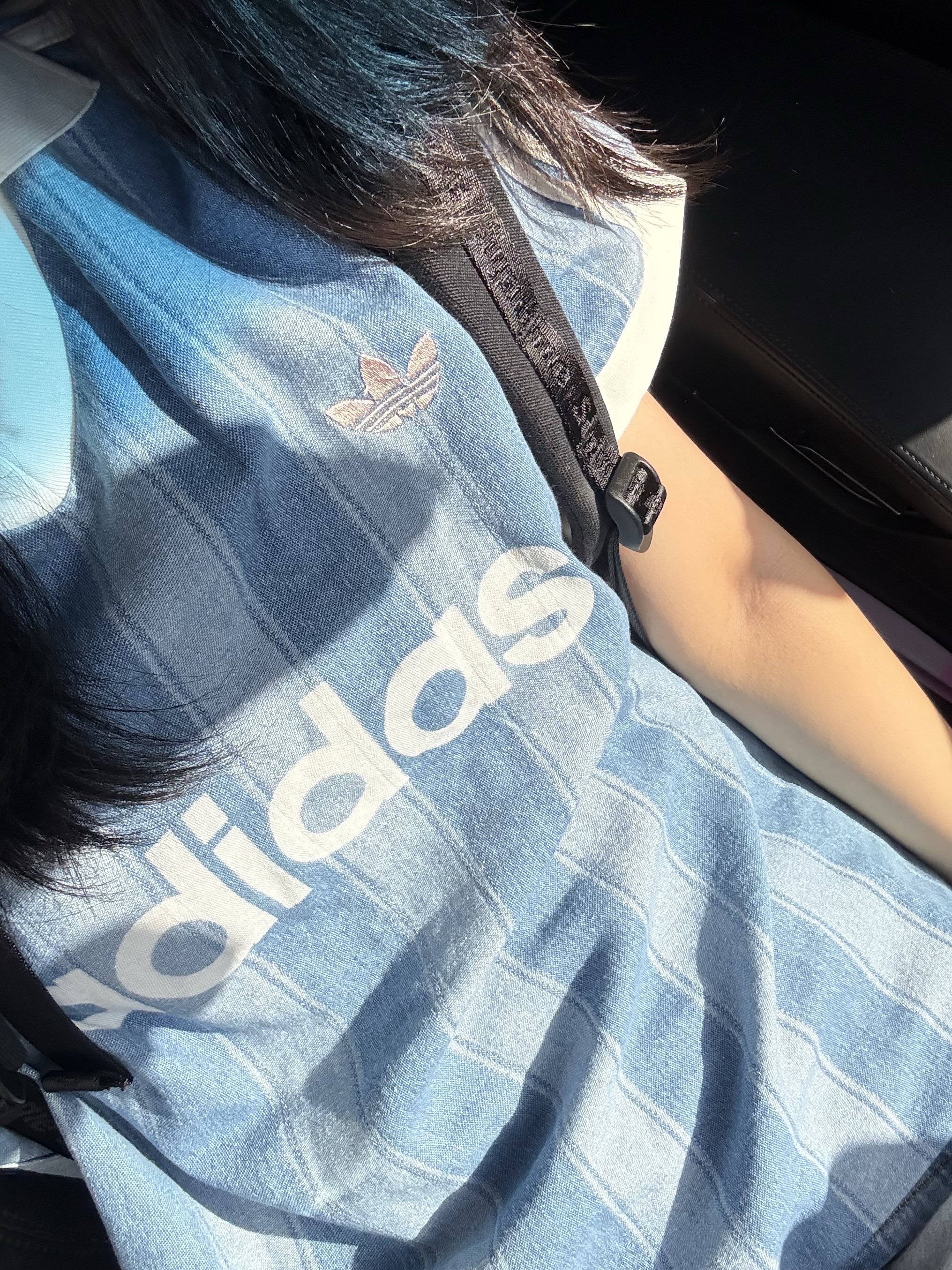 (W) Adidas Originals Denim Football Jersey Indigo Denim - KR Sizing, Nike x Travis Scott Mac Attack SP Light Smoke Grey 착용 스타일 - 3