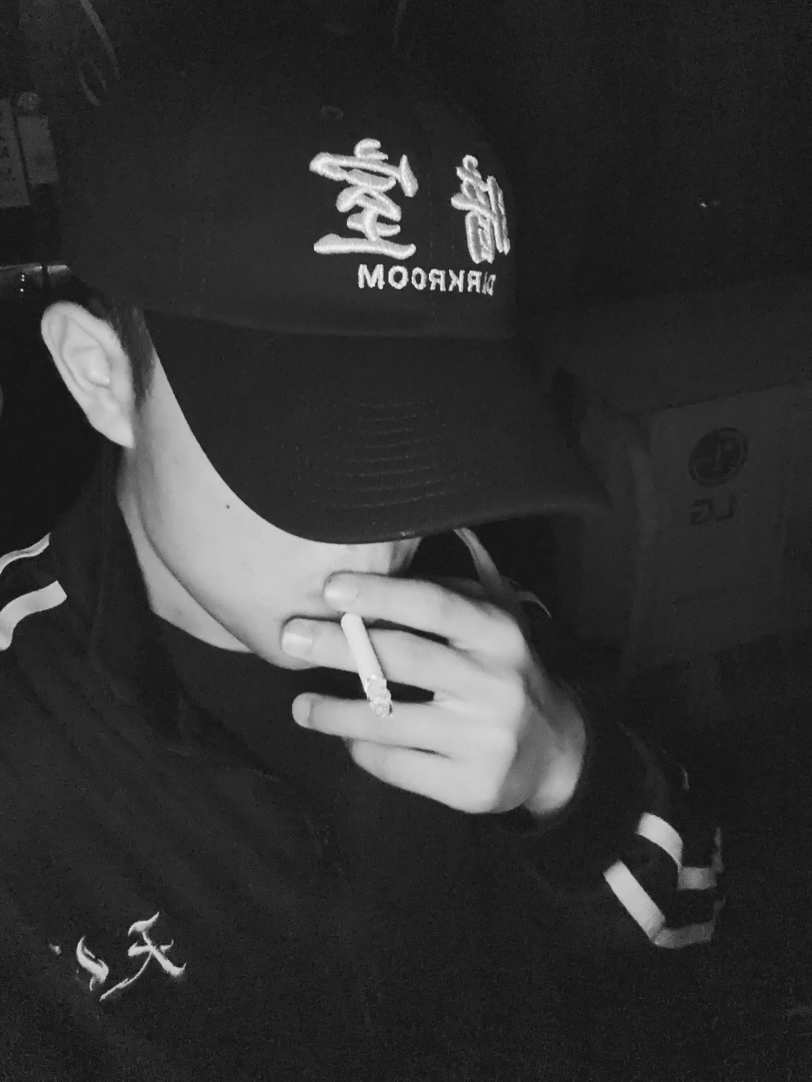 Darkr8m Studio Silver Logo Cap 착용 스타일