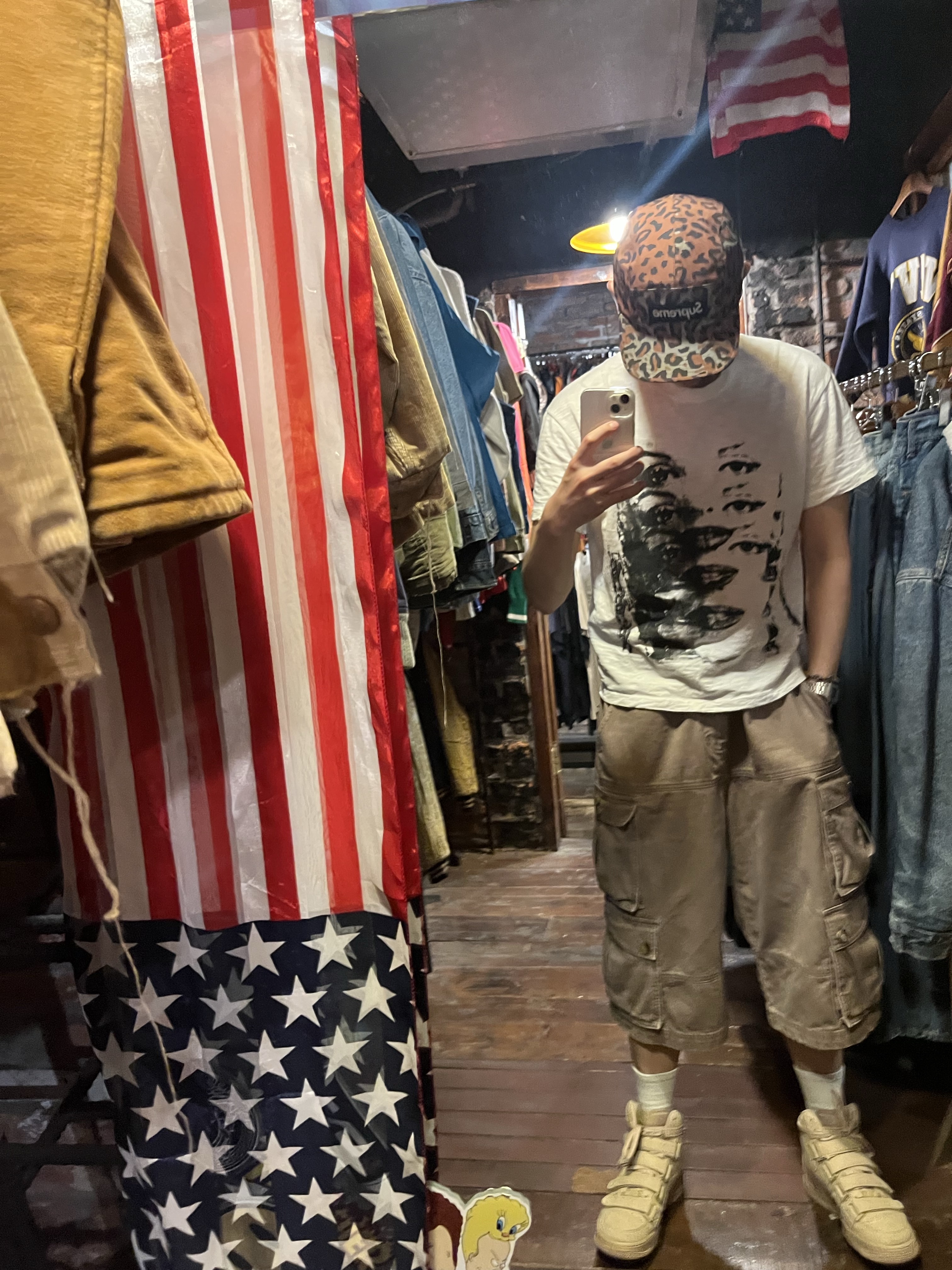Nike x Billie Eilish Air Force 1 High '07 SP Mushroom, Karactor Wanderer Cargo Bermuda Pants Redish Brown 착용 스타일 - 2