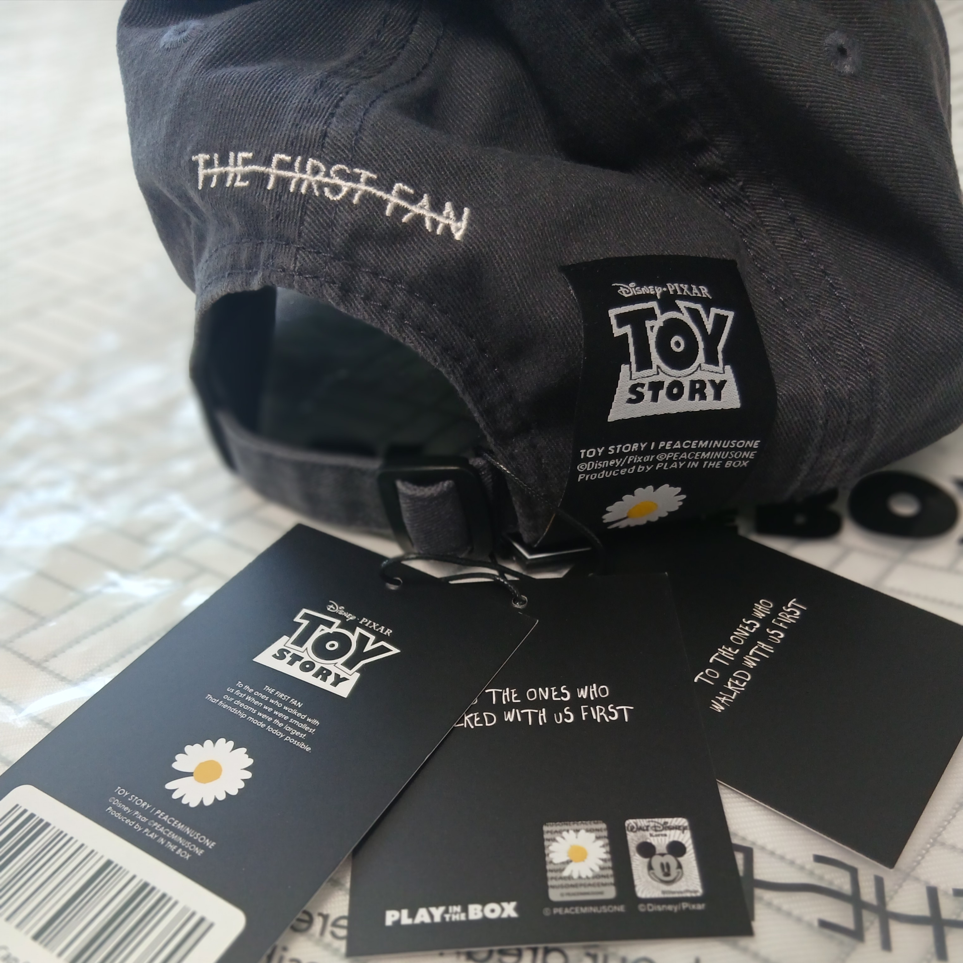 Peaceminusone x Toy Story The First Fan Cap 01 Dark Grey 착용 스타일 - 3