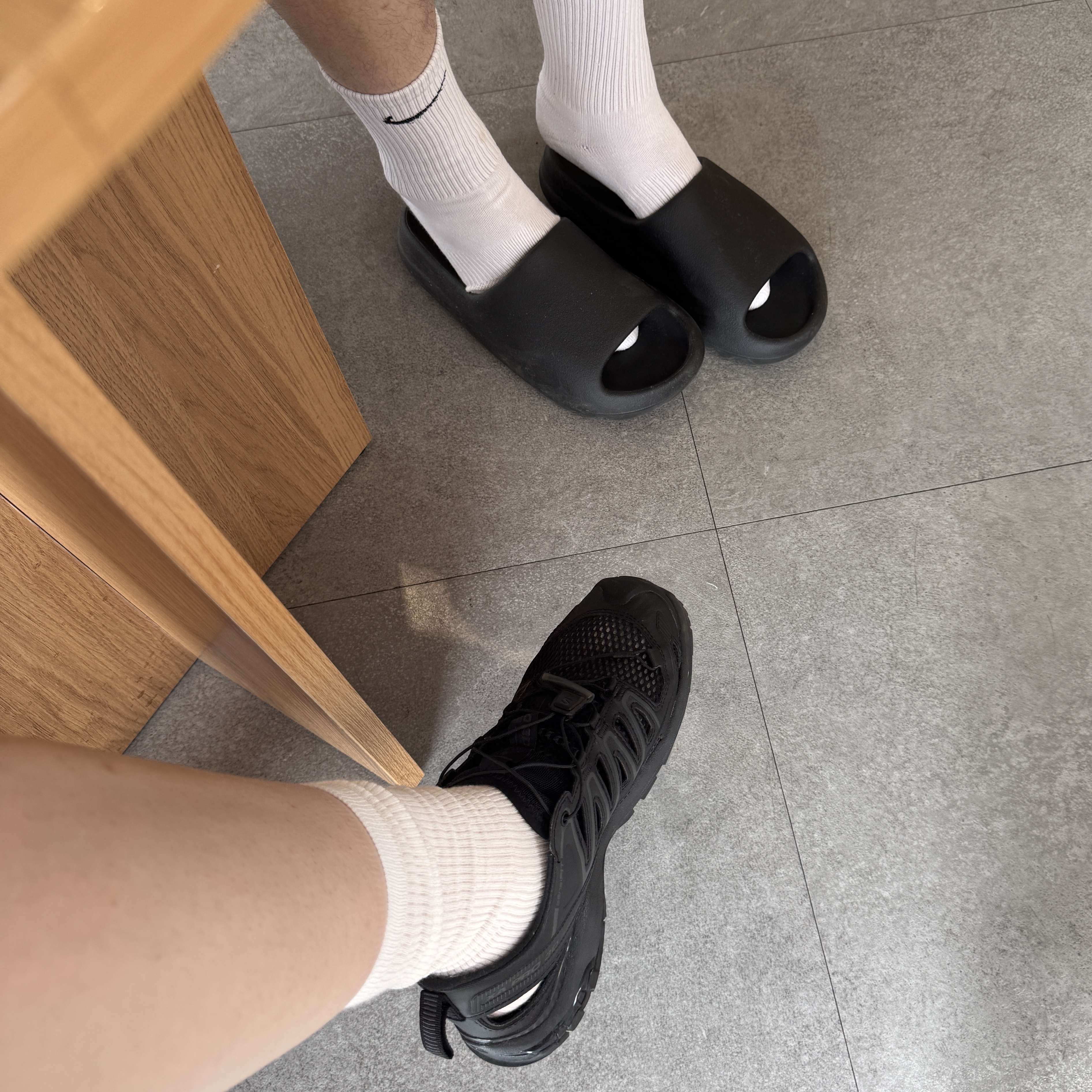 Salomon XA Pro 3D Amphib Black, Adidas Yeezy Slide Onyx 착용 스타일