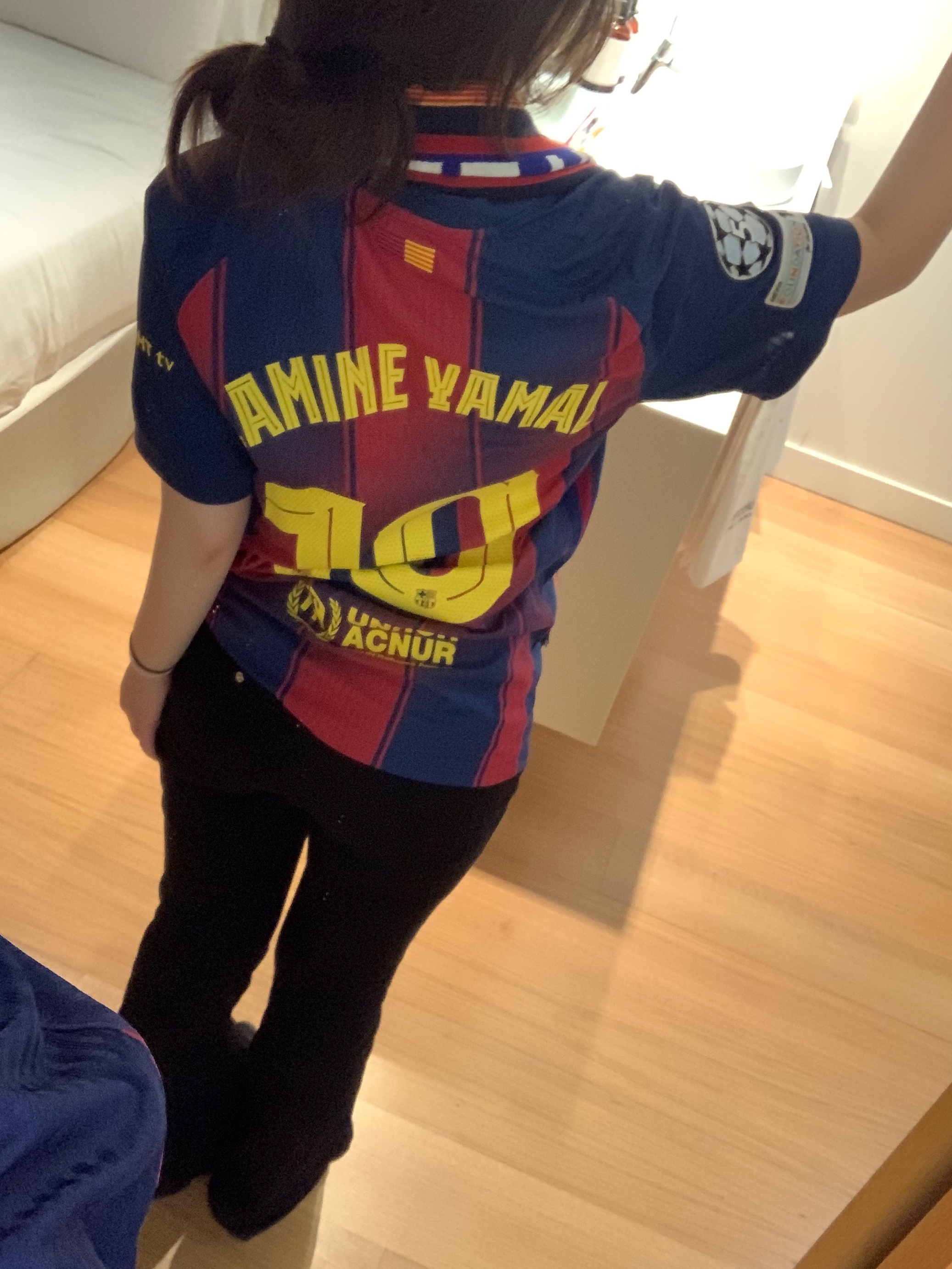 Nike FC Barcelona 2025/26 Match Home Dri-Fit ADV Soccer Authentic Jersey Deep Royal Blue Noble Red (Non Marking Ver.), Nike FC Barcelona 2025/26 Stadium Home Dri-Fit Football Replica Jersey Deep Royal Blue Noble Red (Non Marking Ver.) 착용 스타일