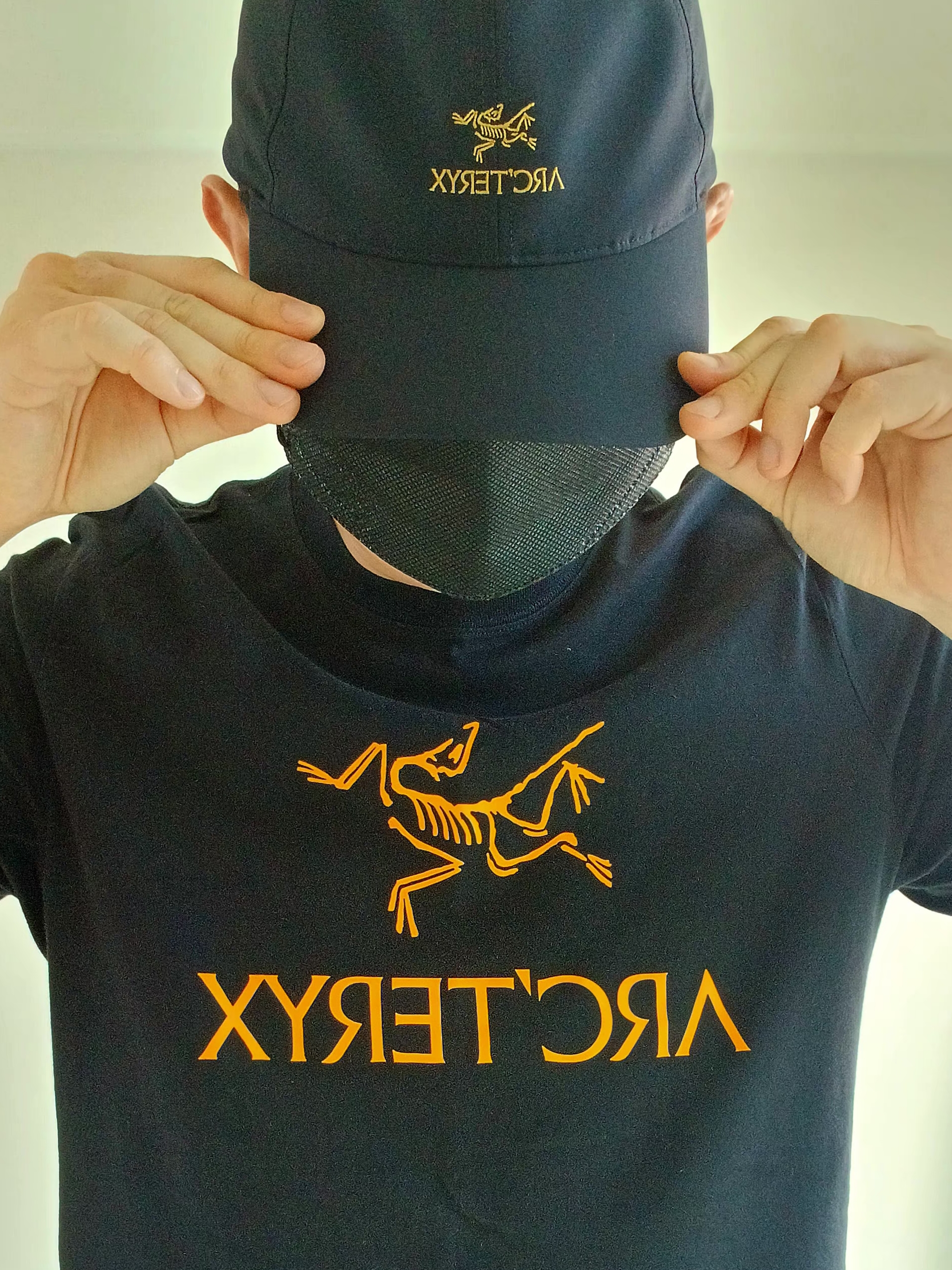 Arc'teryx Bird Word Cap 24K Black, Arc'teryx Arc'word Logo SS T-Shirt Black II 착용 스타일 - 4
