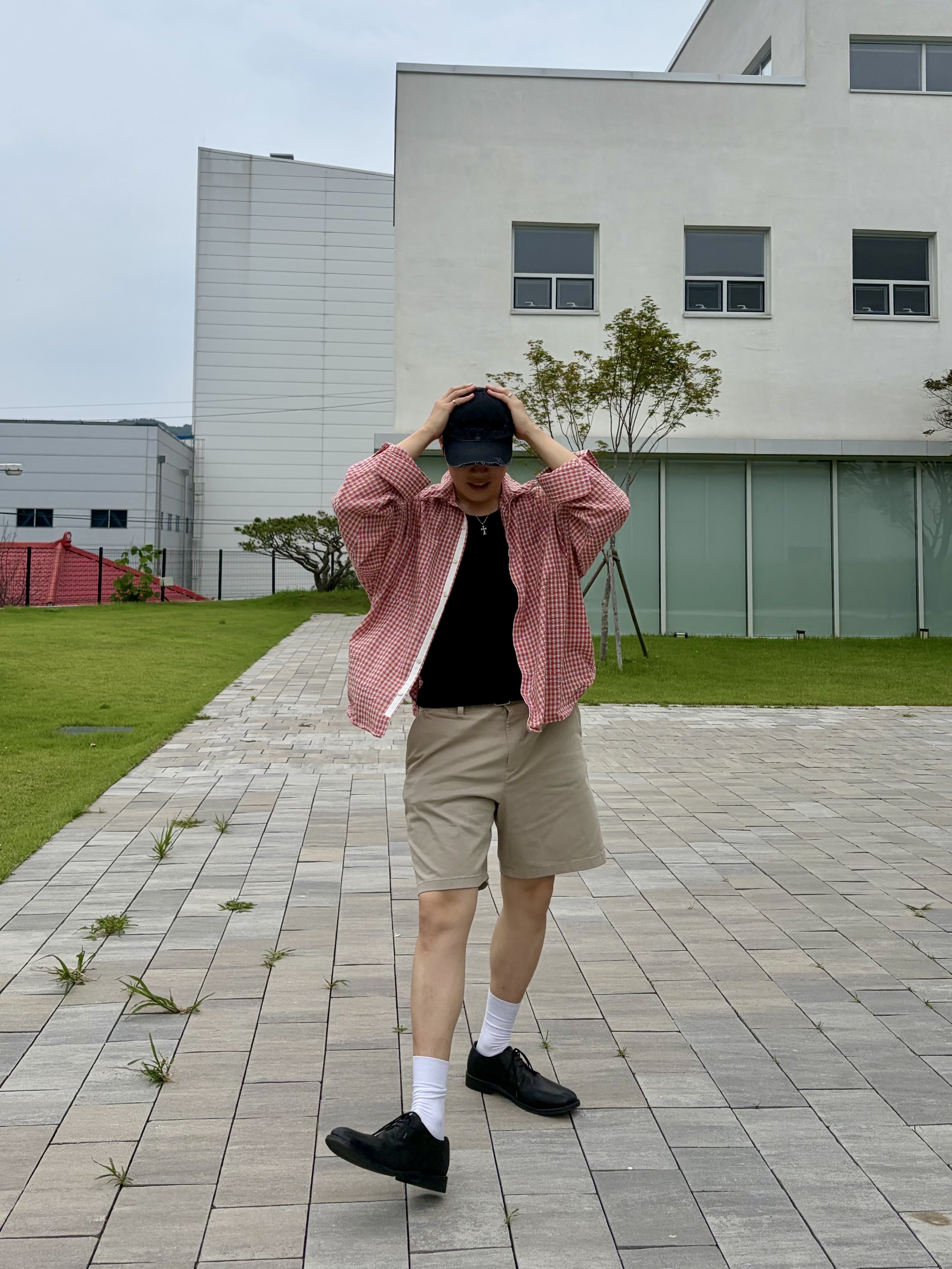 Nonnod Hollow Destroyed Cap Vintage Black 착용 스타일 - 1