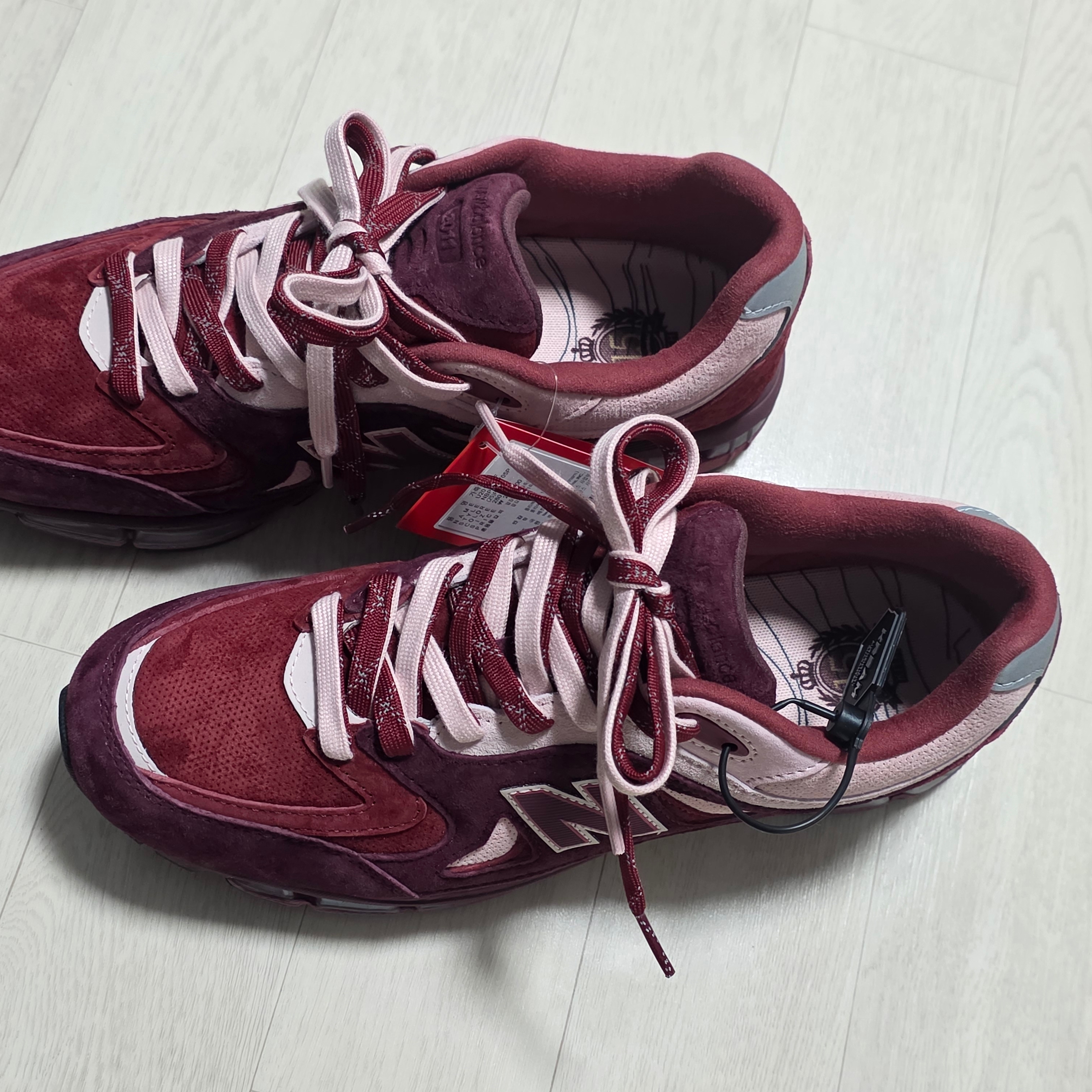 New Balance x Kith Ronnie Fieg 2011 Chocolate Truffle Sepia Rose 착용 스타일 - 5