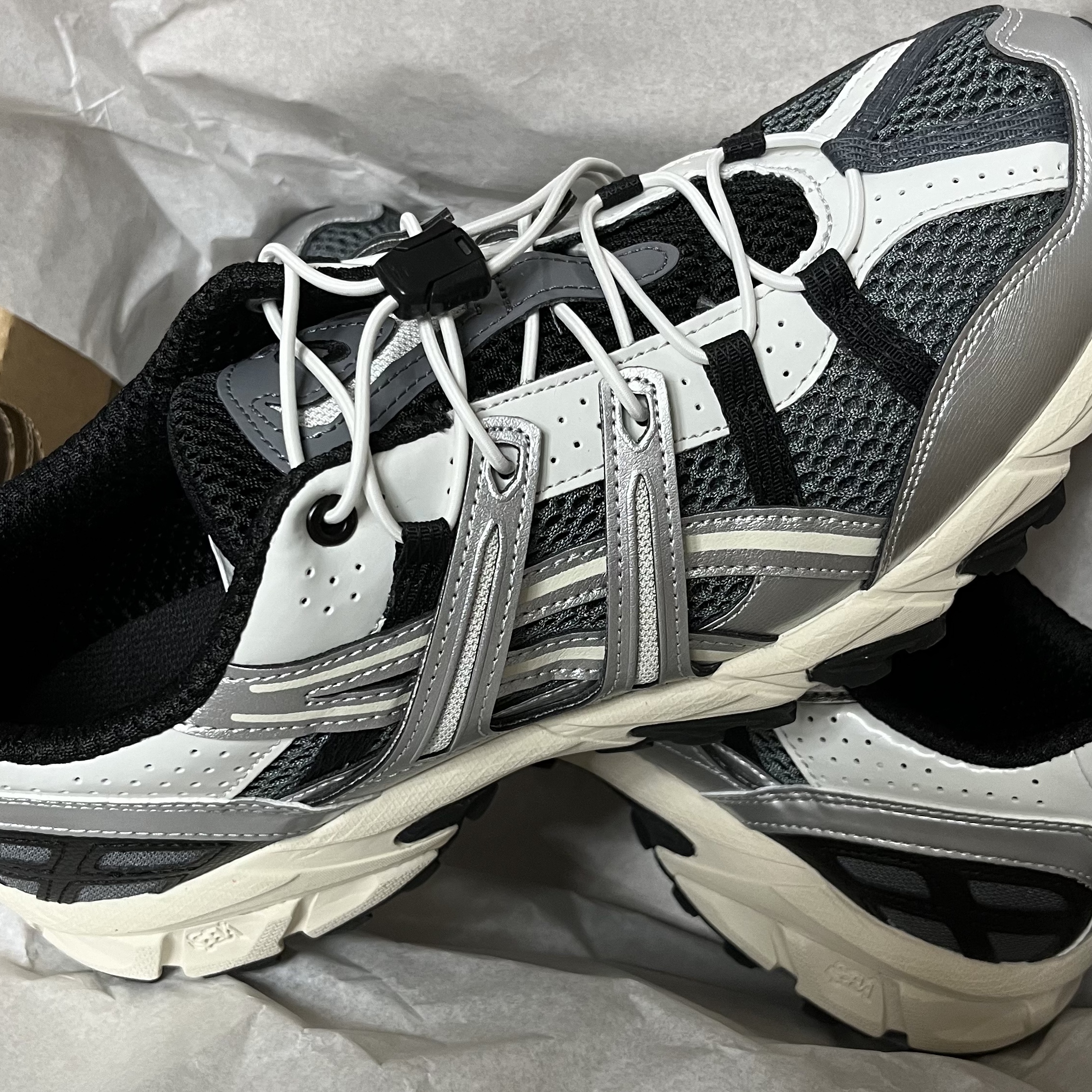Asics Unlimited Gel-Sonoma 15-50 Steel Grey Pure Silver 착용 스타일