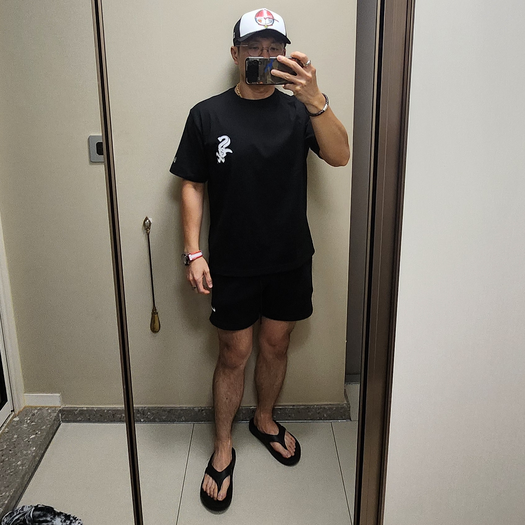 New Era x Doraemon Golf 9Forty Cap A Frame Tracker Doraemon Sequins White Black, Nike x Drake Nocta Cardinal Fleece Shorts Black White - Asia 착용 스타일 - 3