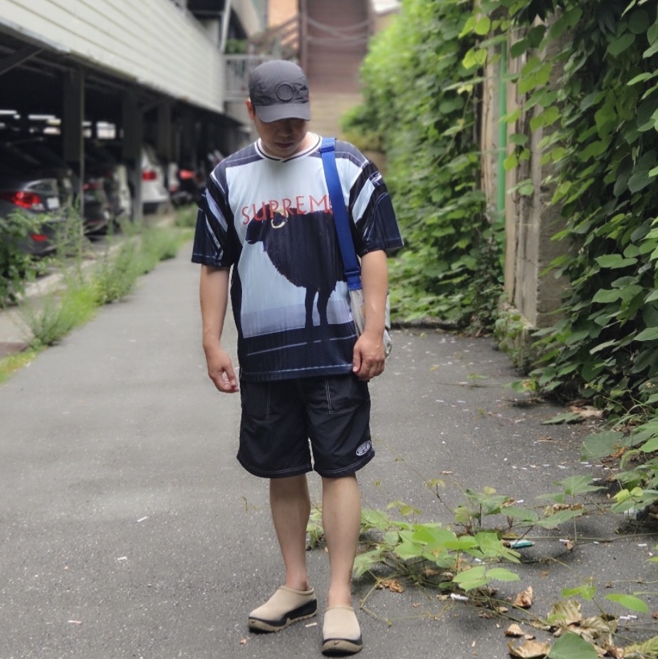 Supreme x Damien Hirst Soccer Jersey Black - 25SS, Supreme Nylon Painter Short Black - 26SS 착용 스타일