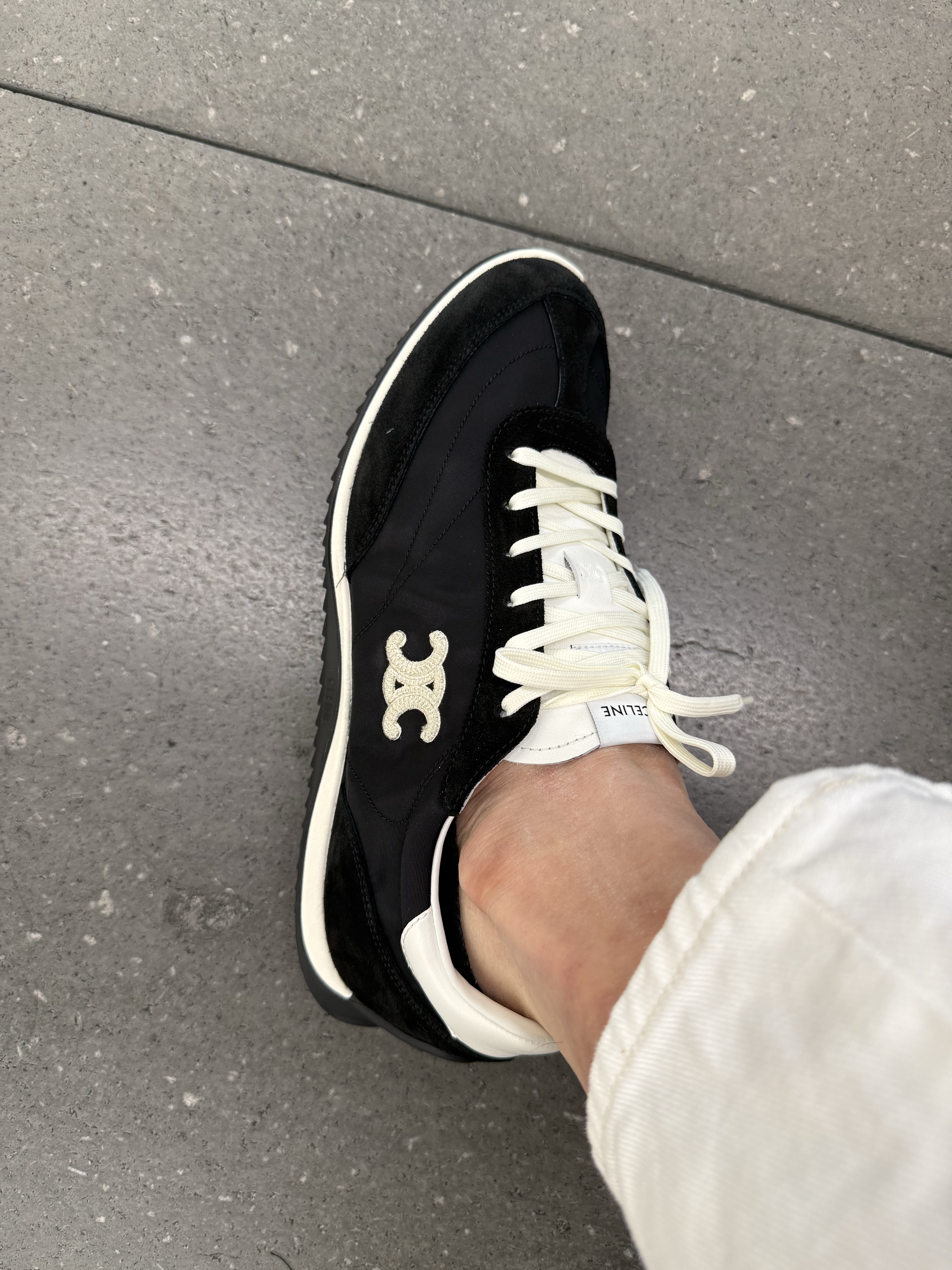 Celine Racer Low Lace-Up Sneakers with Triomphe in Nylon Suede Calfskin Black White 착용 스타일 - 1