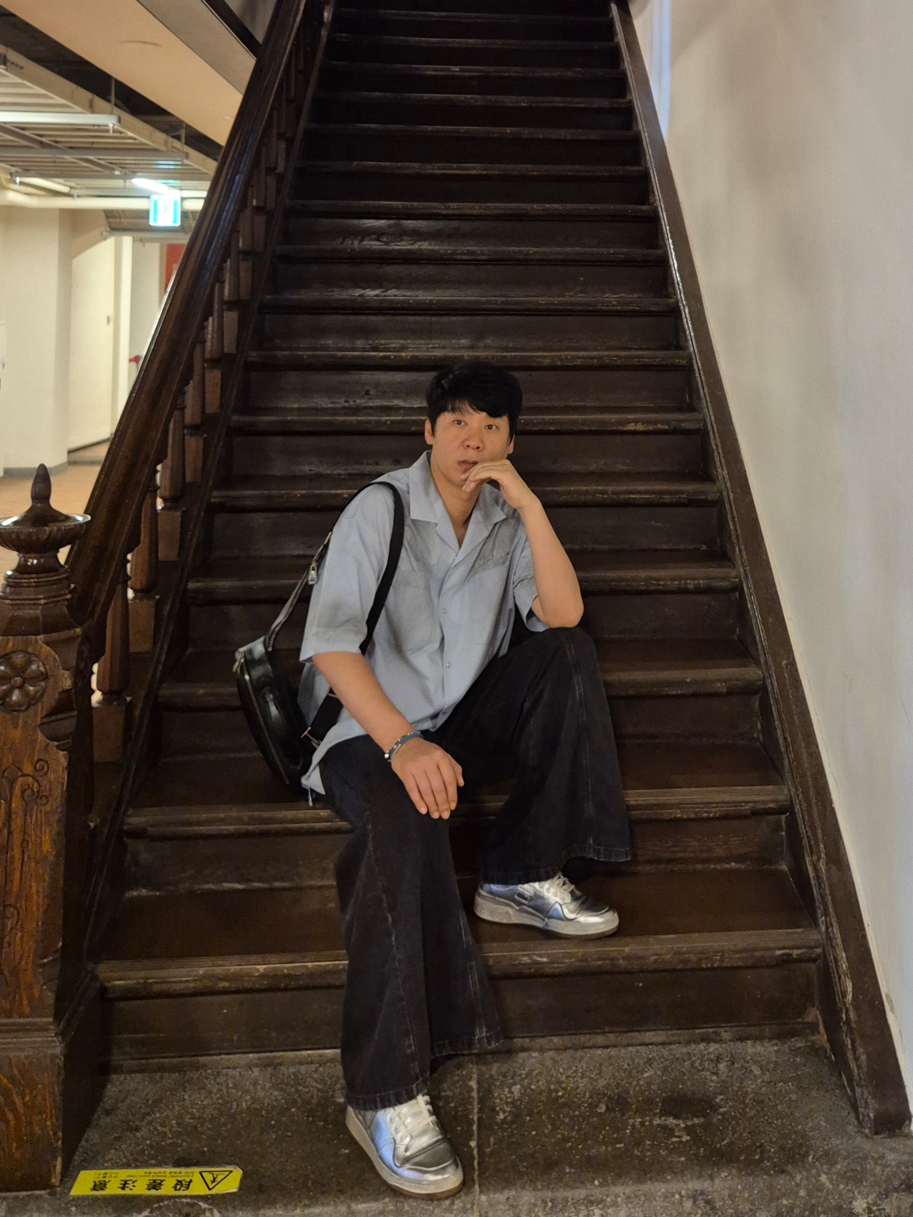 Farfromwhat Far Open Collar Shirts Skyblue, (W) Diesel D-Akii Bootcut And Flare Jeans Black Dark Grey 착용 스타일 - 3