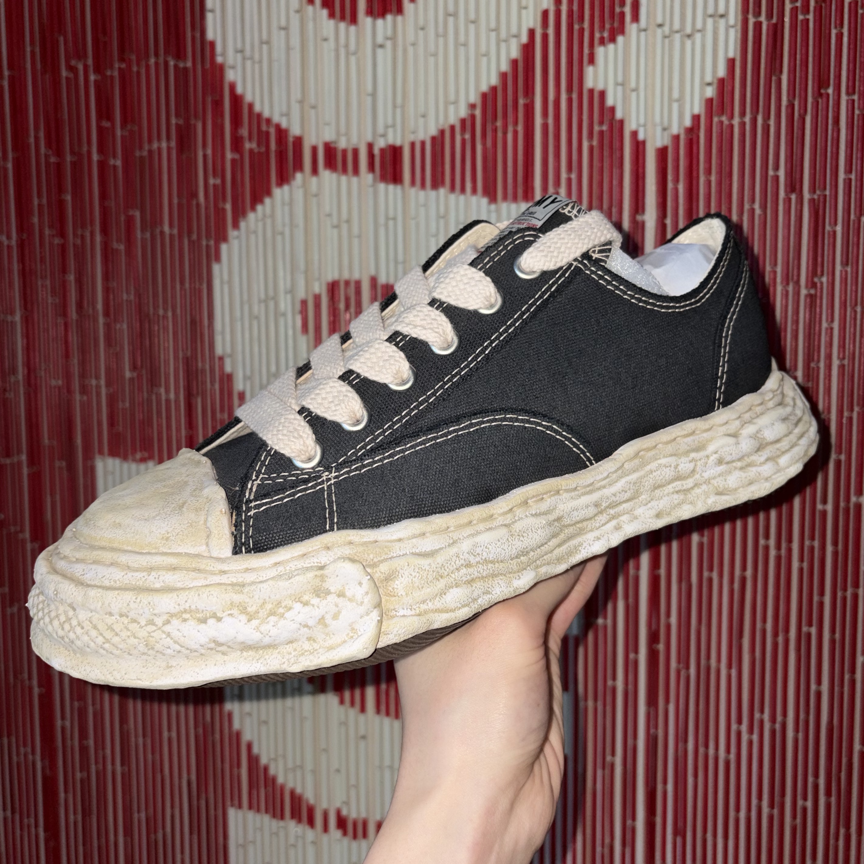 Maison Mihara Yasuhiro Peterson23 OG Sole Garment Dyed Canvas Low-top Sneakers Black 착용 스타일