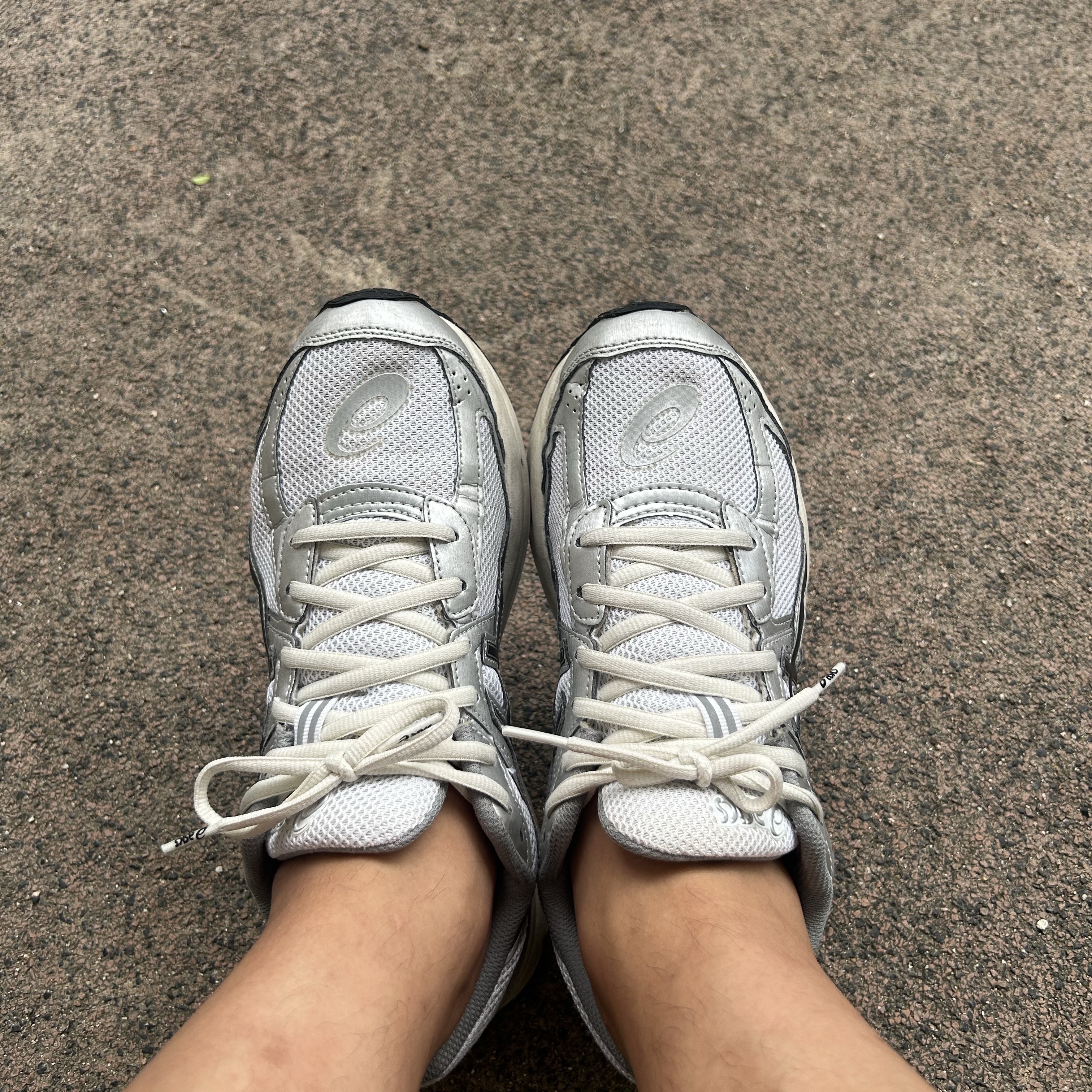 Asics Jog 100 S White Black - 2E Wide 착용 스타일