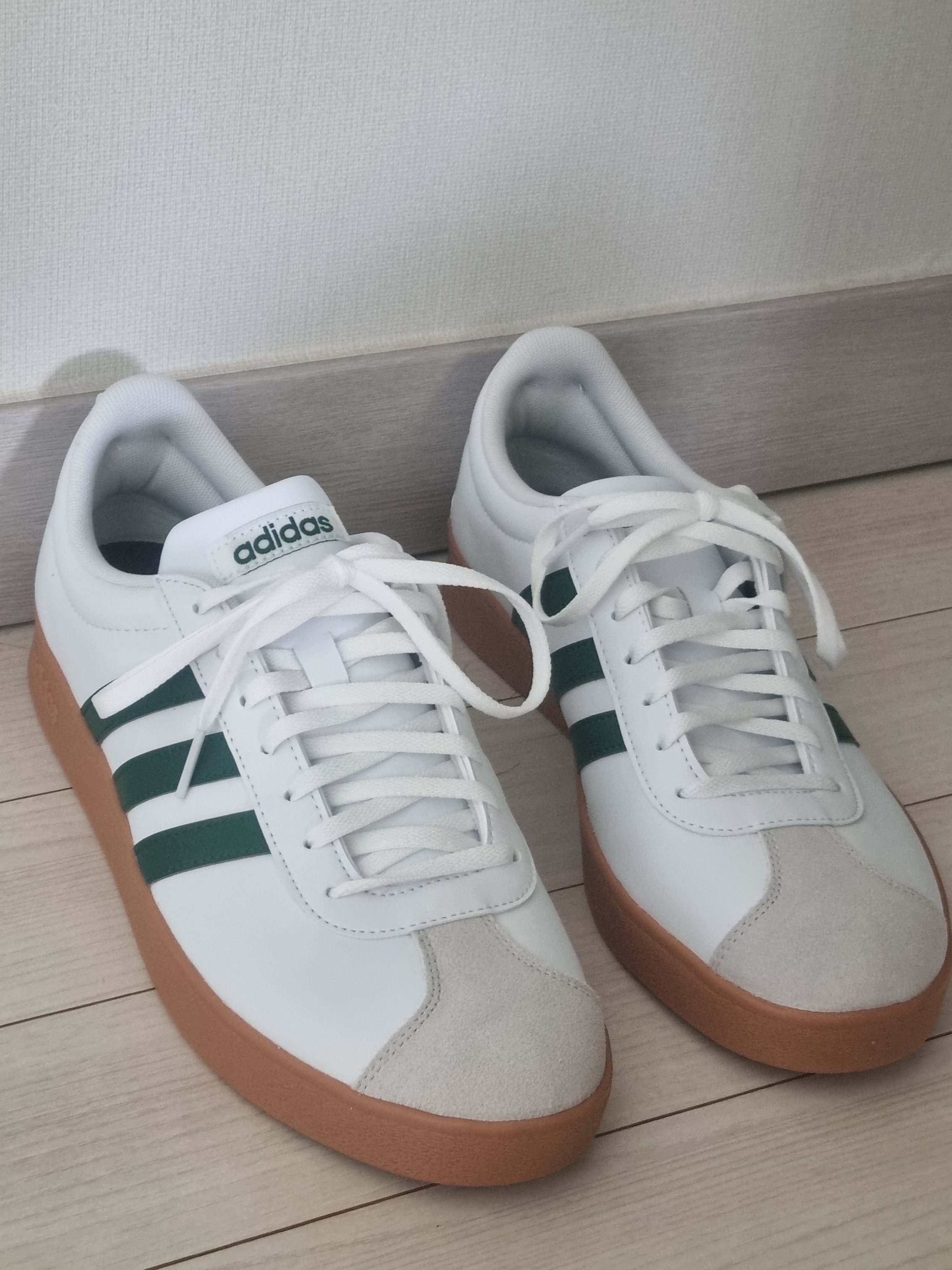 Adidas VL Court Base Cloud White Collegiate Green 착용 스타일