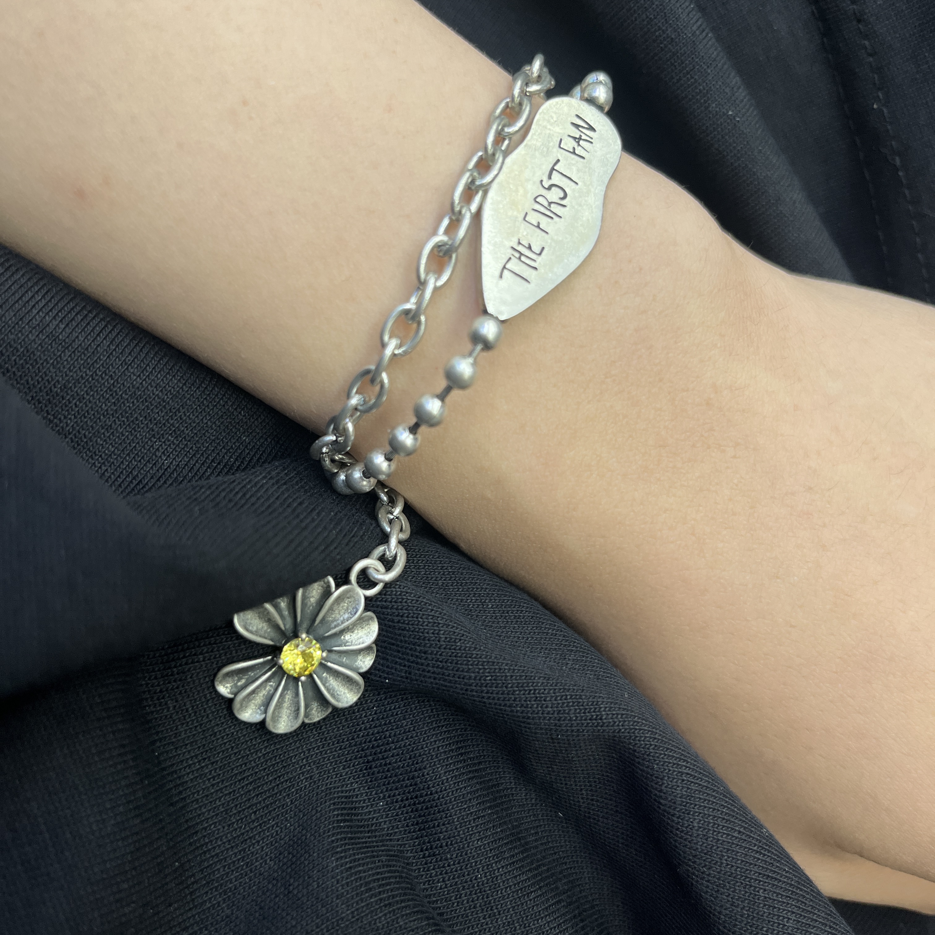 Casetify x Peaceminusone x Toy Story The First Fan Fashion Key Metal Chain Wrist Strap 착용 스타일