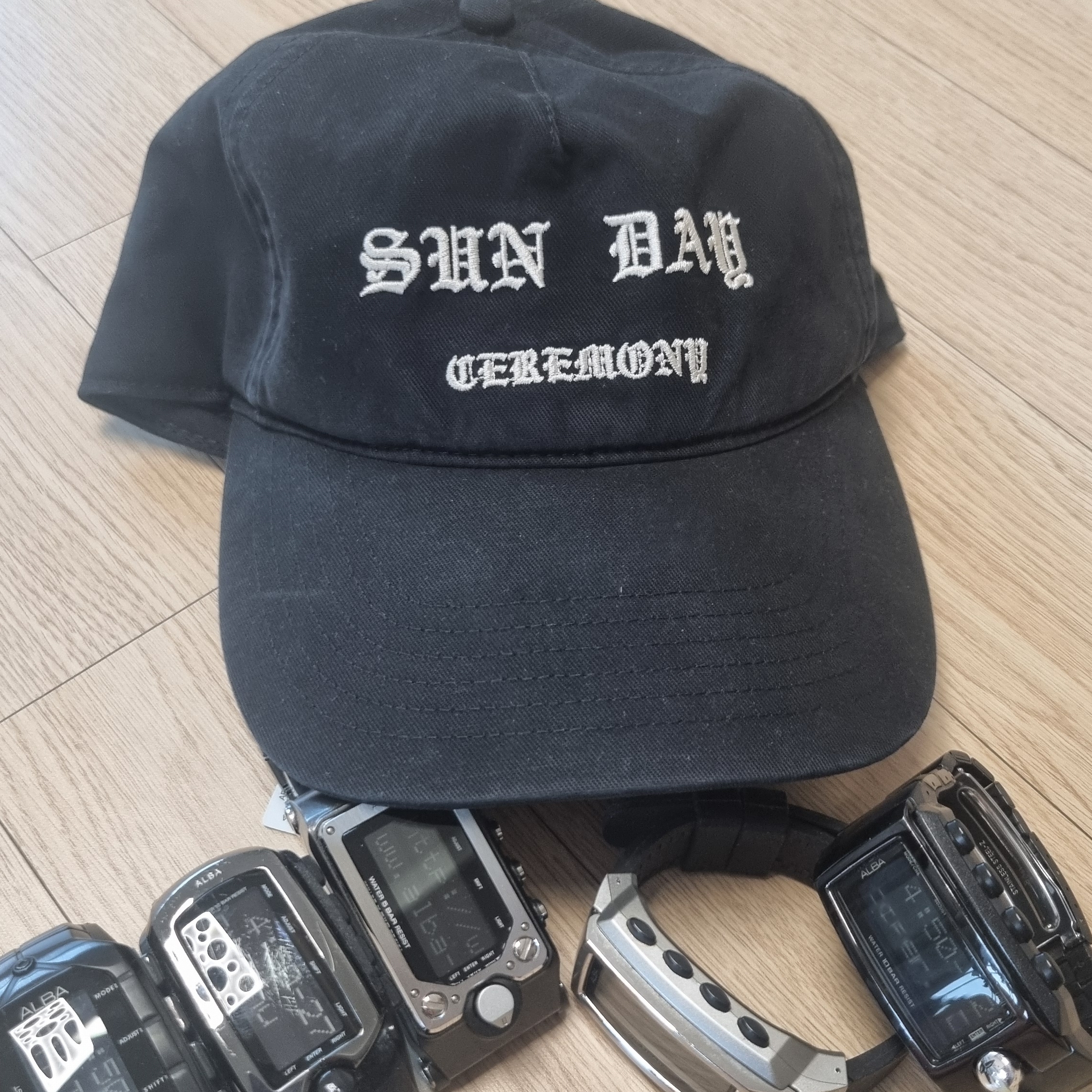[예약 배송] Sunday Ceremony Vintage Washed 5 Panel Cotton Cap - Black 착용 스타일