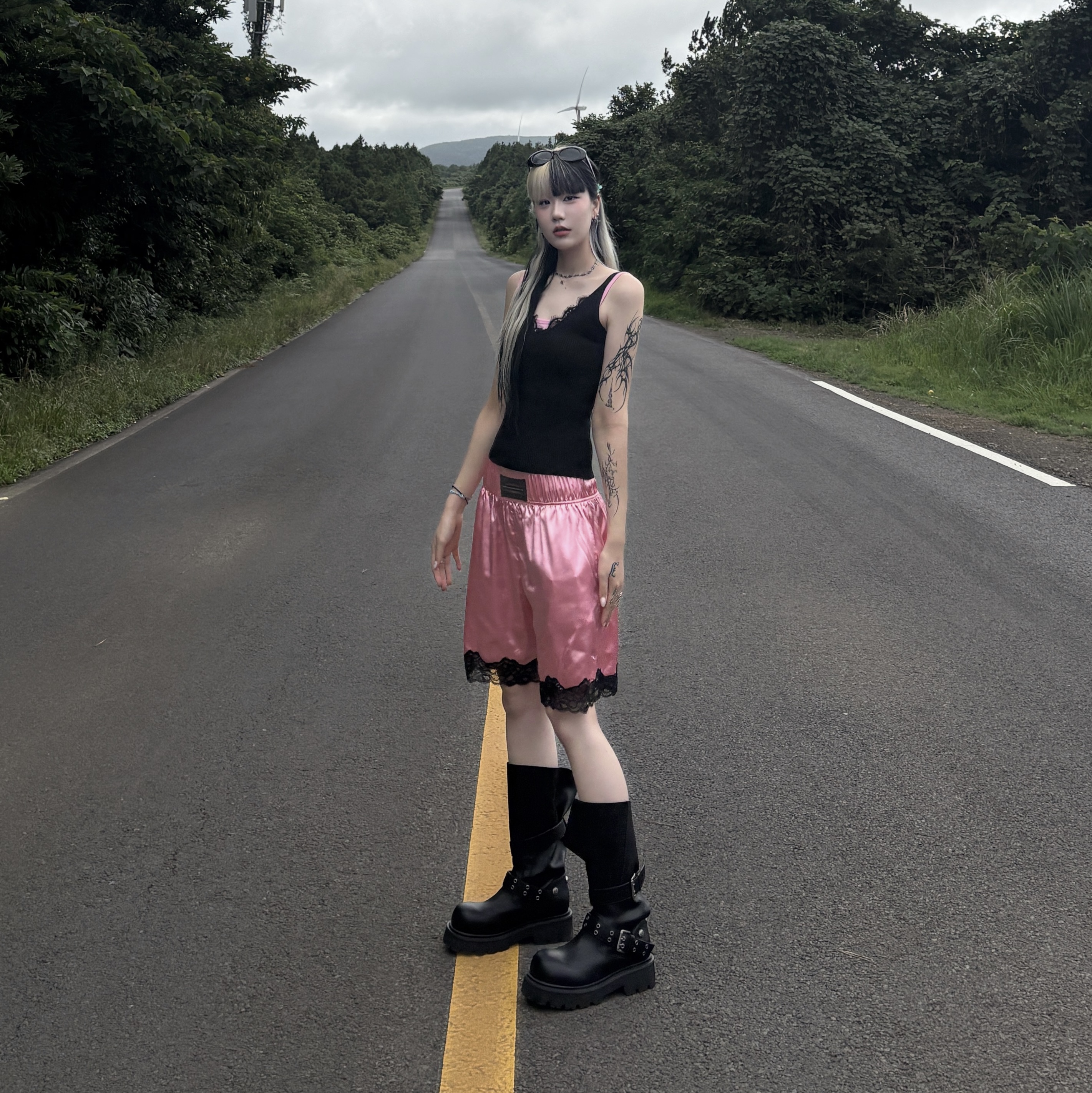Sculptor Sweet Kitty Tank Top Acid Pink 착용 스타일 - 3